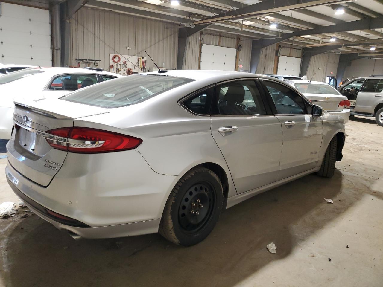 Photo 2 VIN: 3FA6P0RU3JR132740 - FORD FUSION 