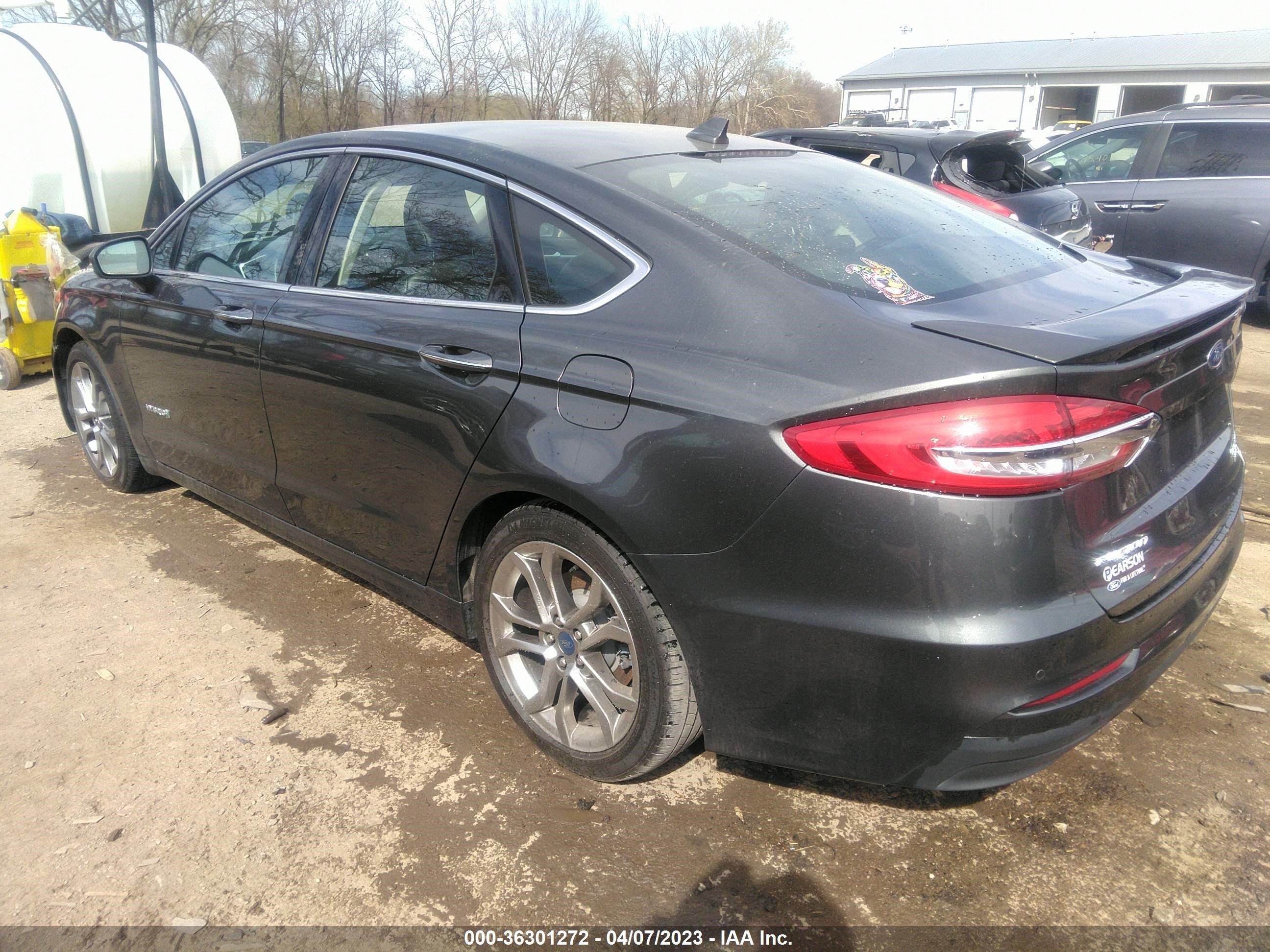 Photo 2 VIN: 3FA6P0RU5KR256204 - FORD FUSION 