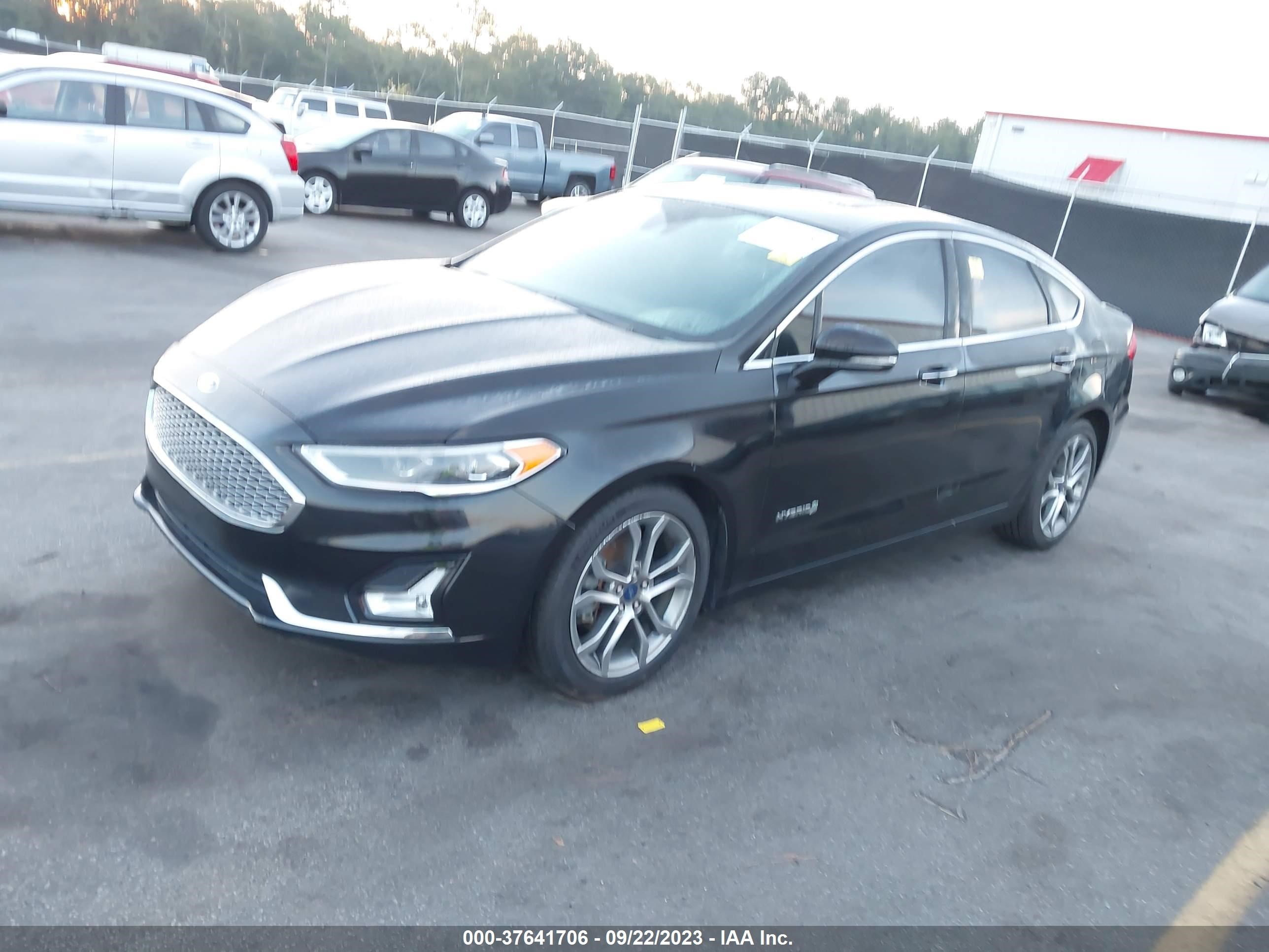 Photo 1 VIN: 3FA6P0RU9KR137412 - FORD FUSION 