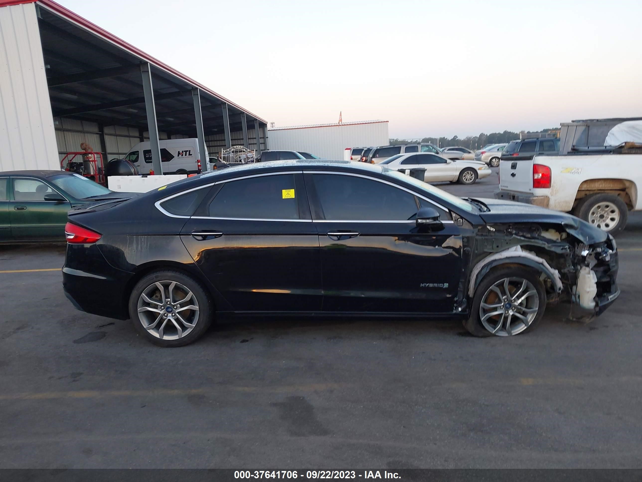 Photo 12 VIN: 3FA6P0RU9KR137412 - FORD FUSION 