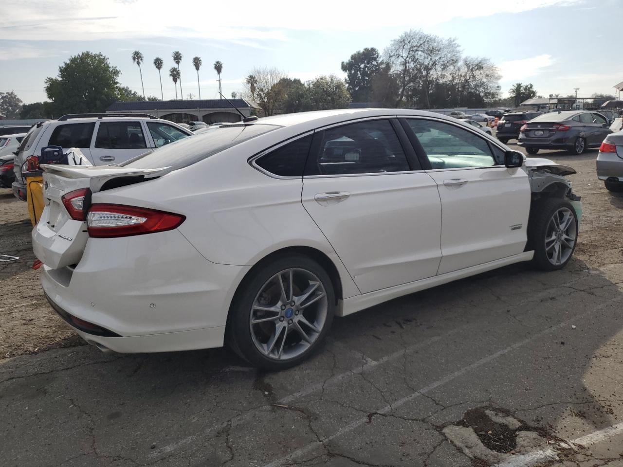 Photo 2 VIN: 3FA6P0SU0DR373699 - FORD FUSION 