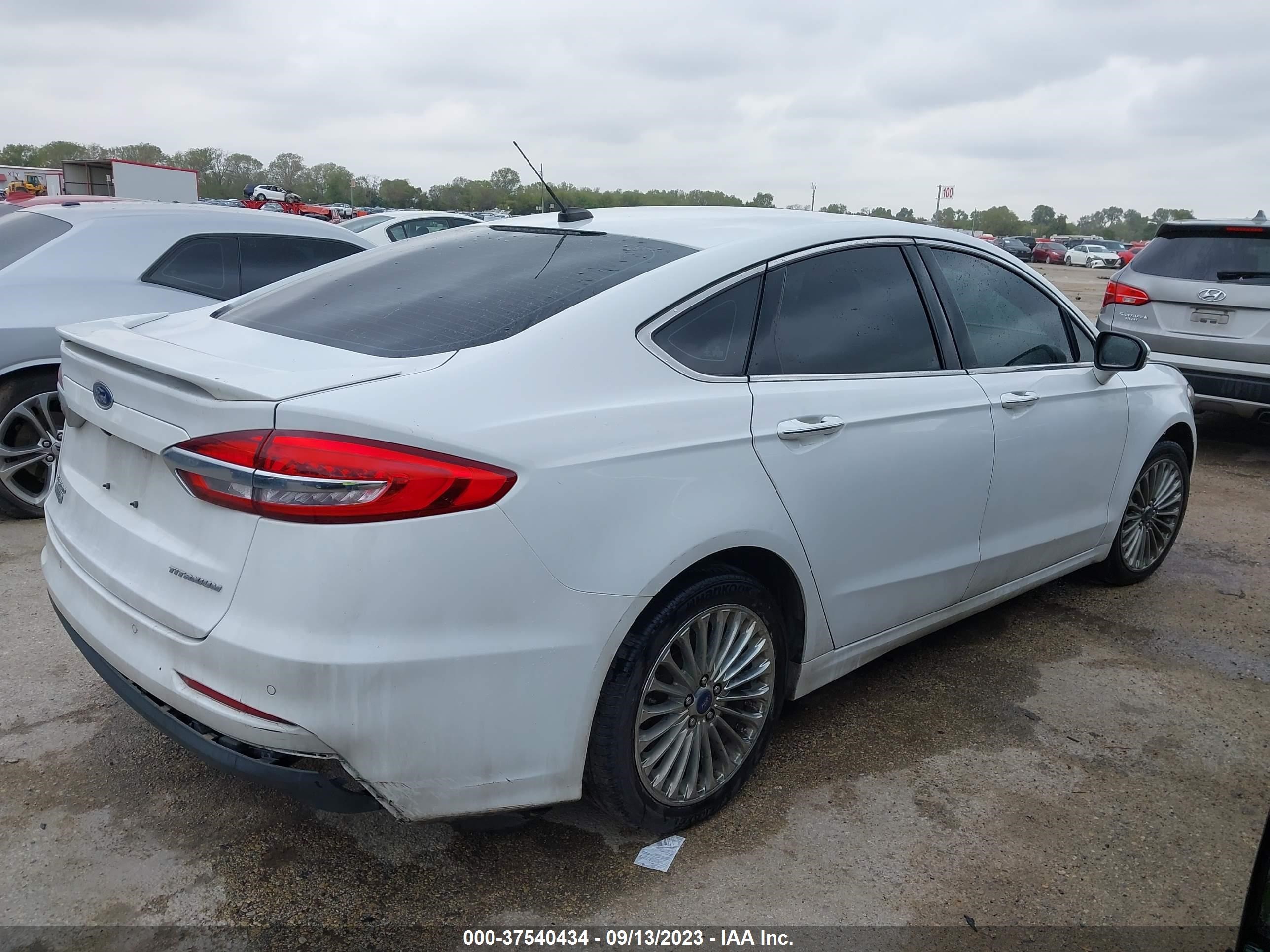 Photo 3 VIN: 3FA6P0SU0KR177484 - FORD FUSION 