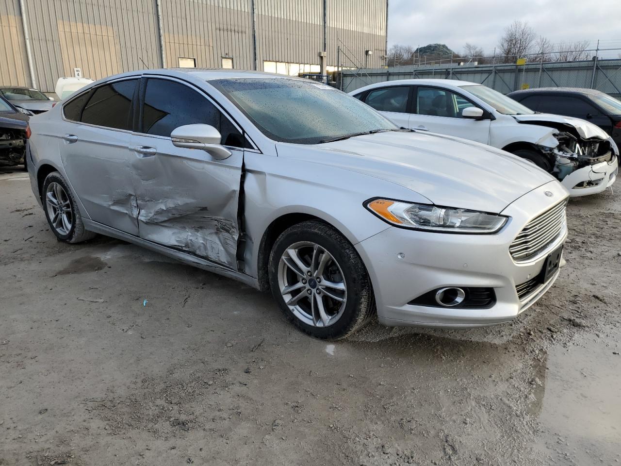 Photo 3 VIN: 3FA6P0SU1GR189313 - FORD FUSION 