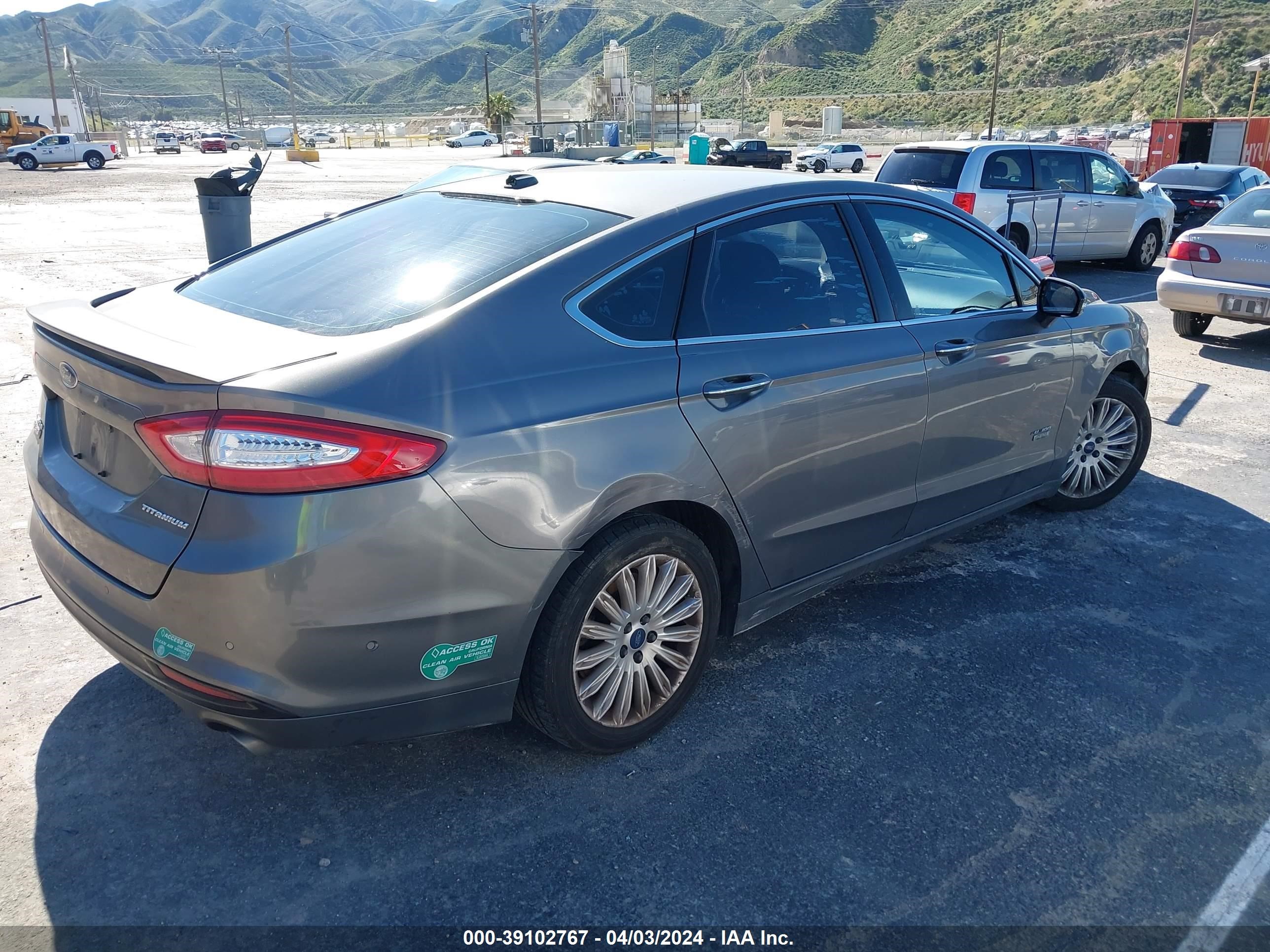 Photo 3 VIN: 3FA6P0SU6DR325012 - FORD FUSION 