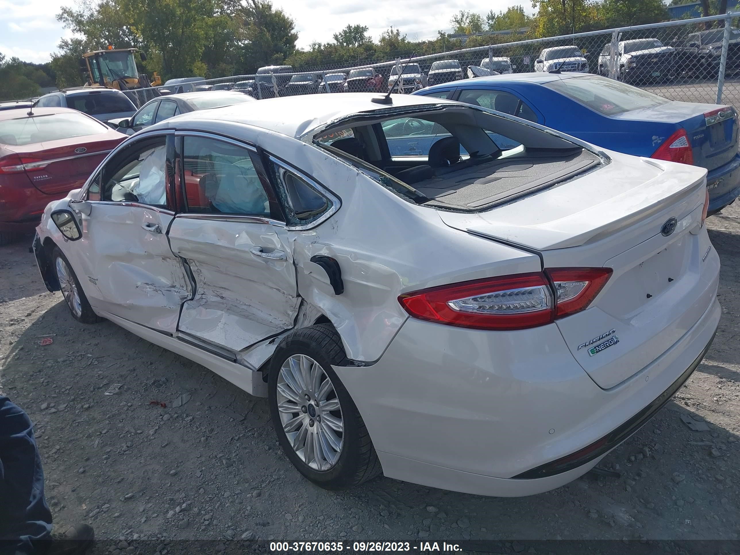 Photo 2 VIN: 3FA6P0SU8DR285161 - FORD FUSION 