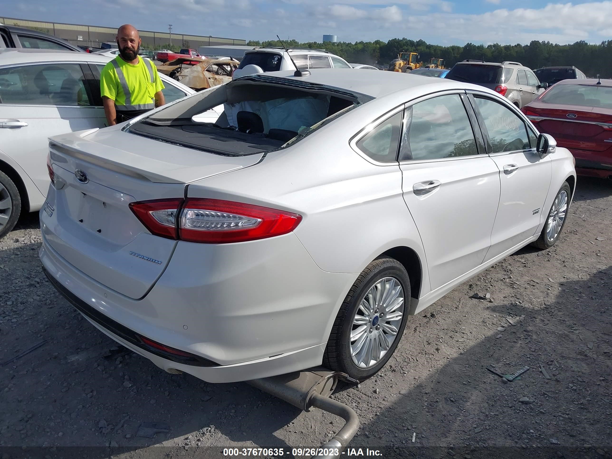 Photo 3 VIN: 3FA6P0SU8DR285161 - FORD FUSION 