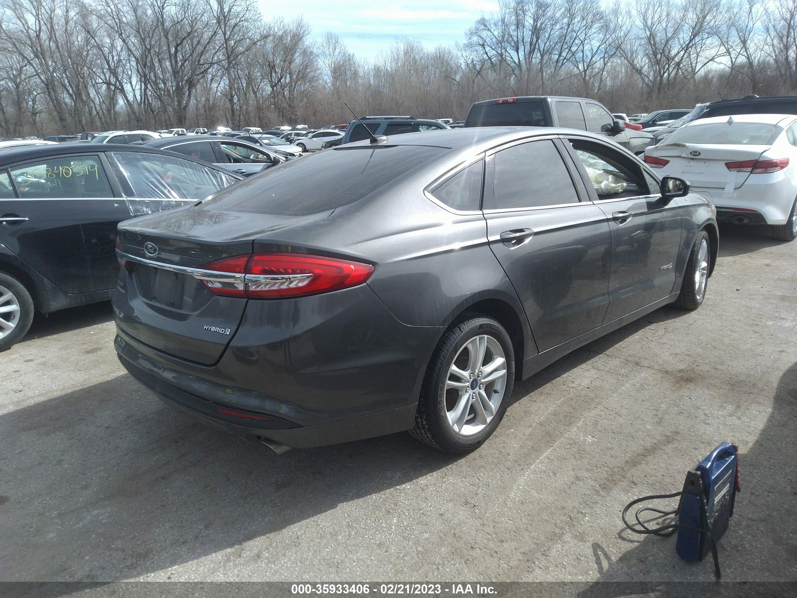 Photo 3 VIN: 3FA6P0UU2JR122529 - FORD FUSION 