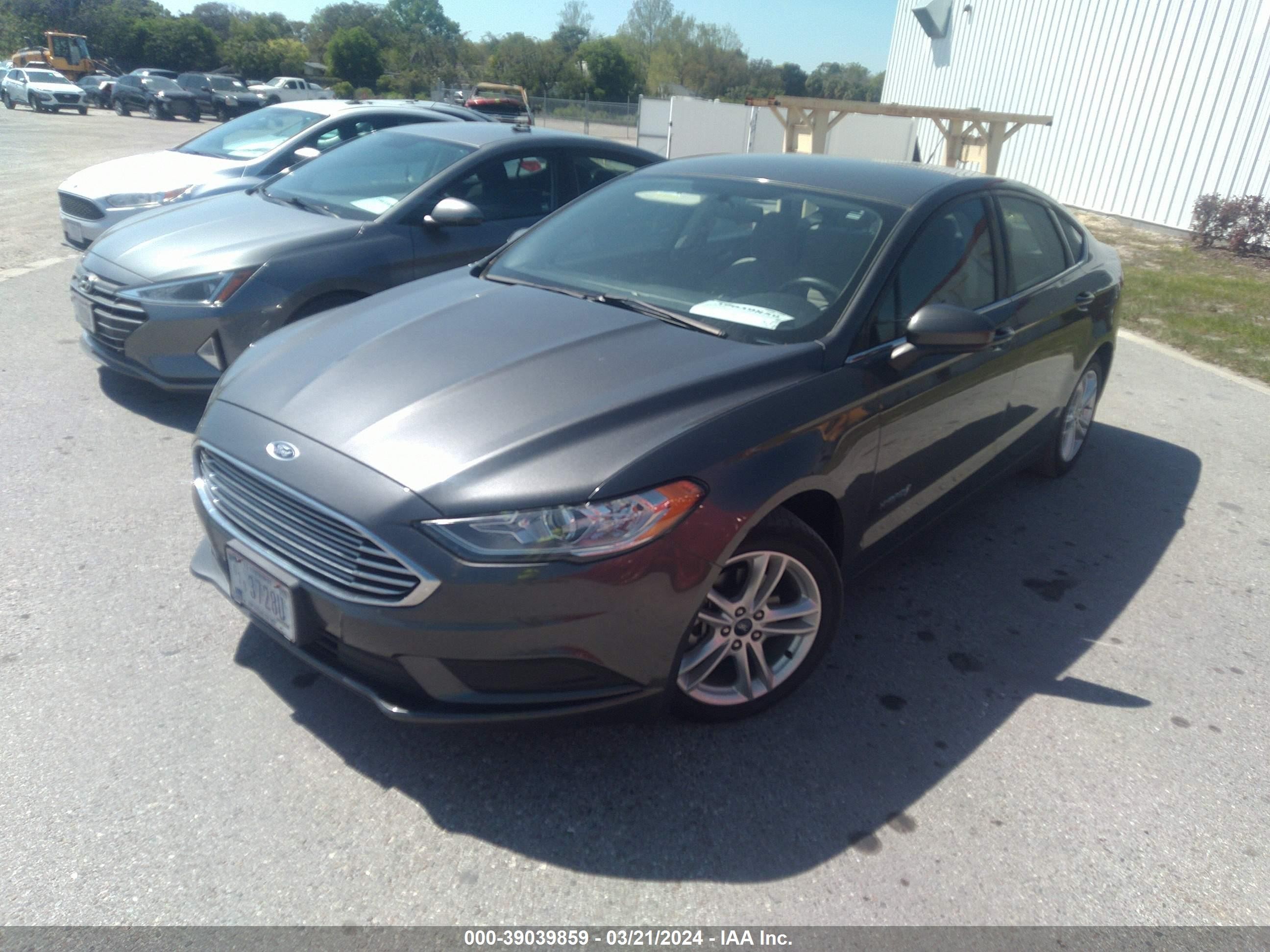 Photo 1 VIN: 3FA6P0UU2JR141808 - FORD FUSION 