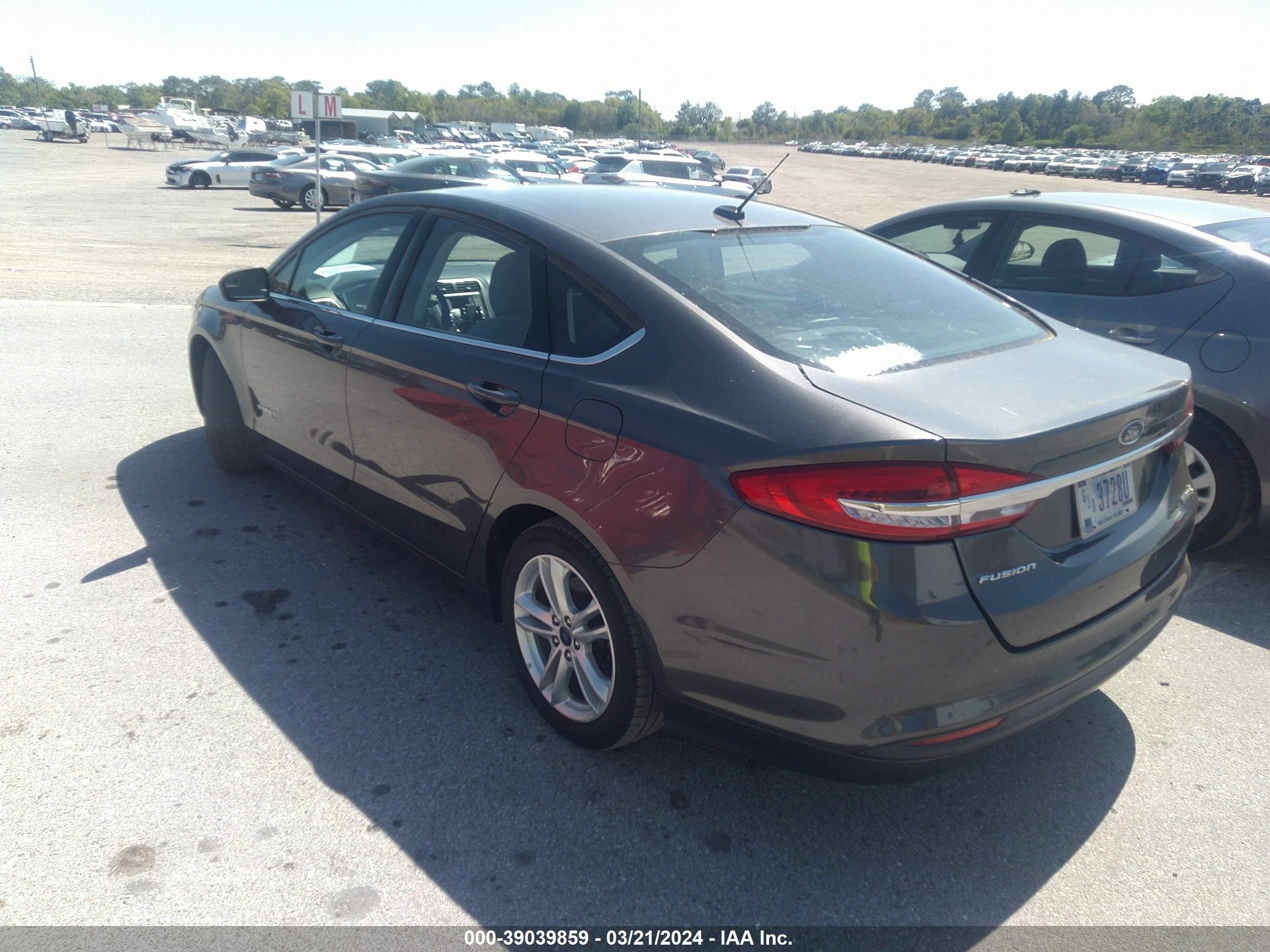 Photo 2 VIN: 3FA6P0UU2JR141808 - FORD FUSION 