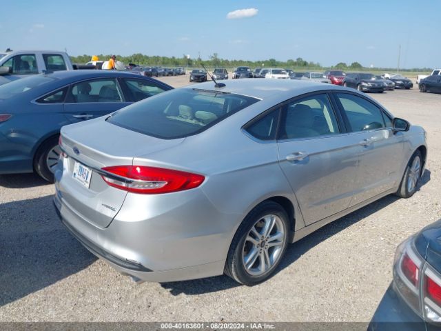 Photo 3 VIN: 3FA6P0UU4JR282072 - FORD FUSION 