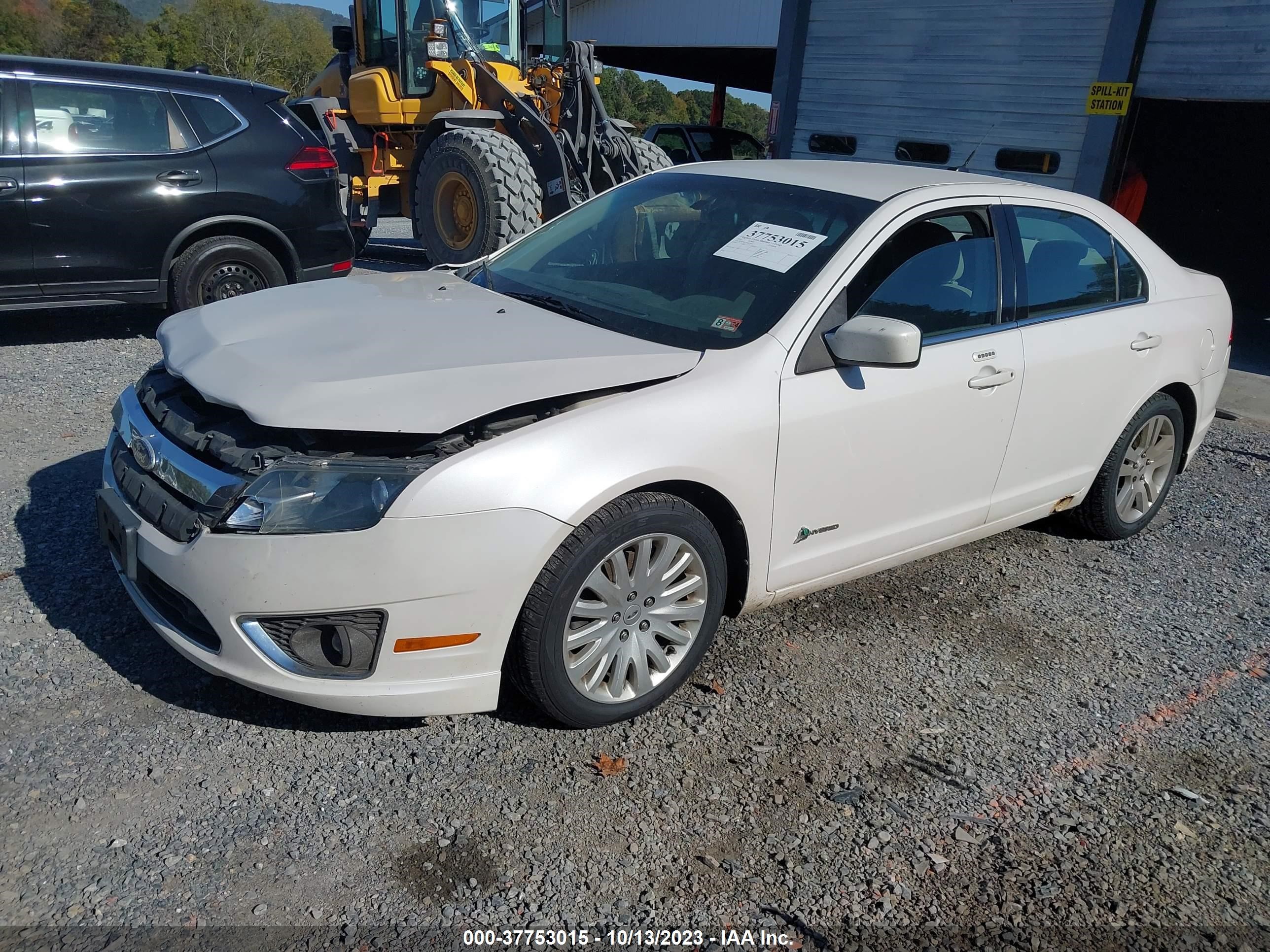 Photo 1 VIN: 3FADP0L30AR379561 - FORD FUSION 