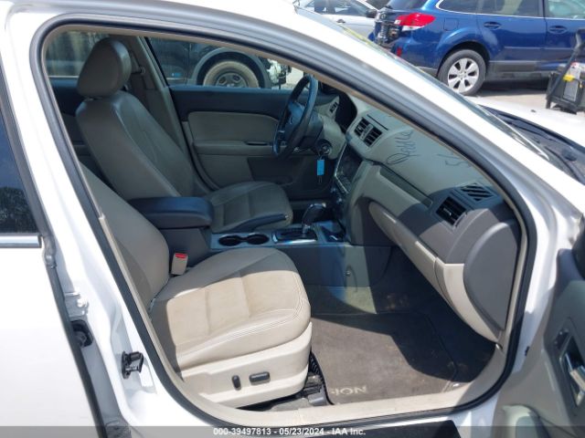 Photo 4 VIN: 3FADP0L30BR255243 - FORD FUSION HYBRID 