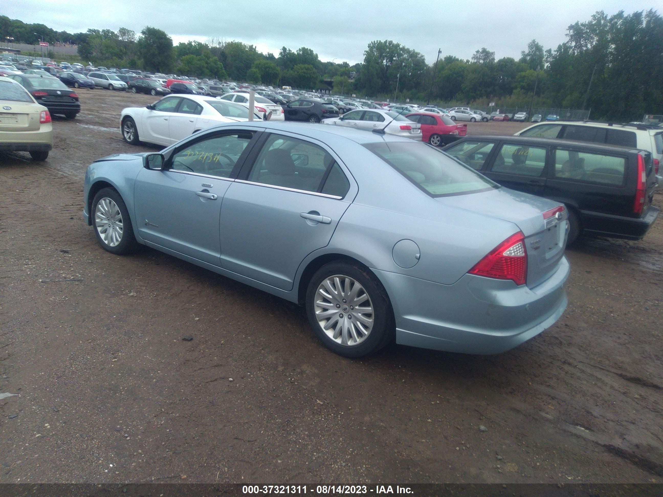 Photo 2 VIN: 3FADP0L31BR135502 - FORD FUSION 