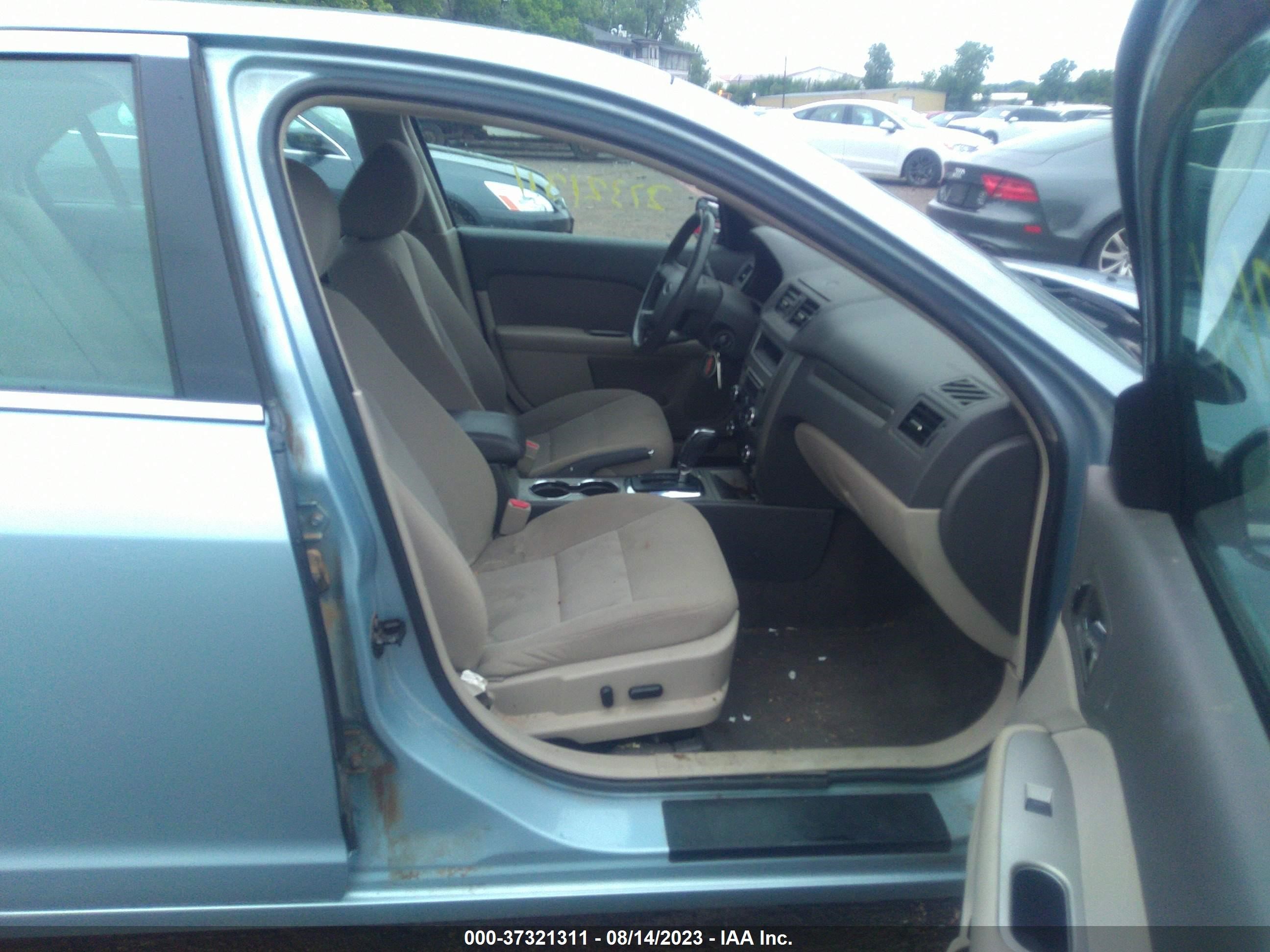 Photo 4 VIN: 3FADP0L31BR135502 - FORD FUSION 