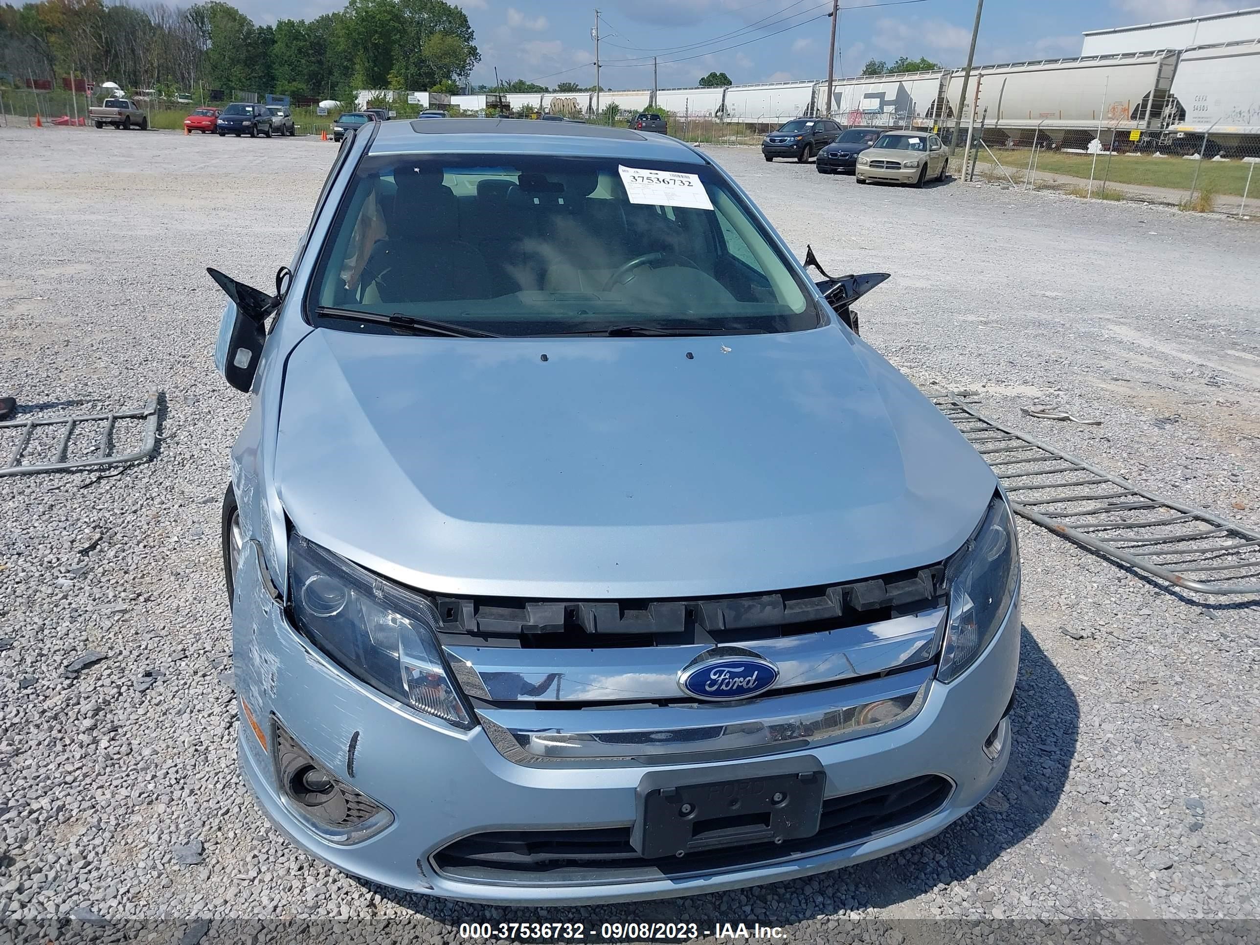 Photo 11 VIN: 3FADP0L32BR300683 - FORD FUSION 