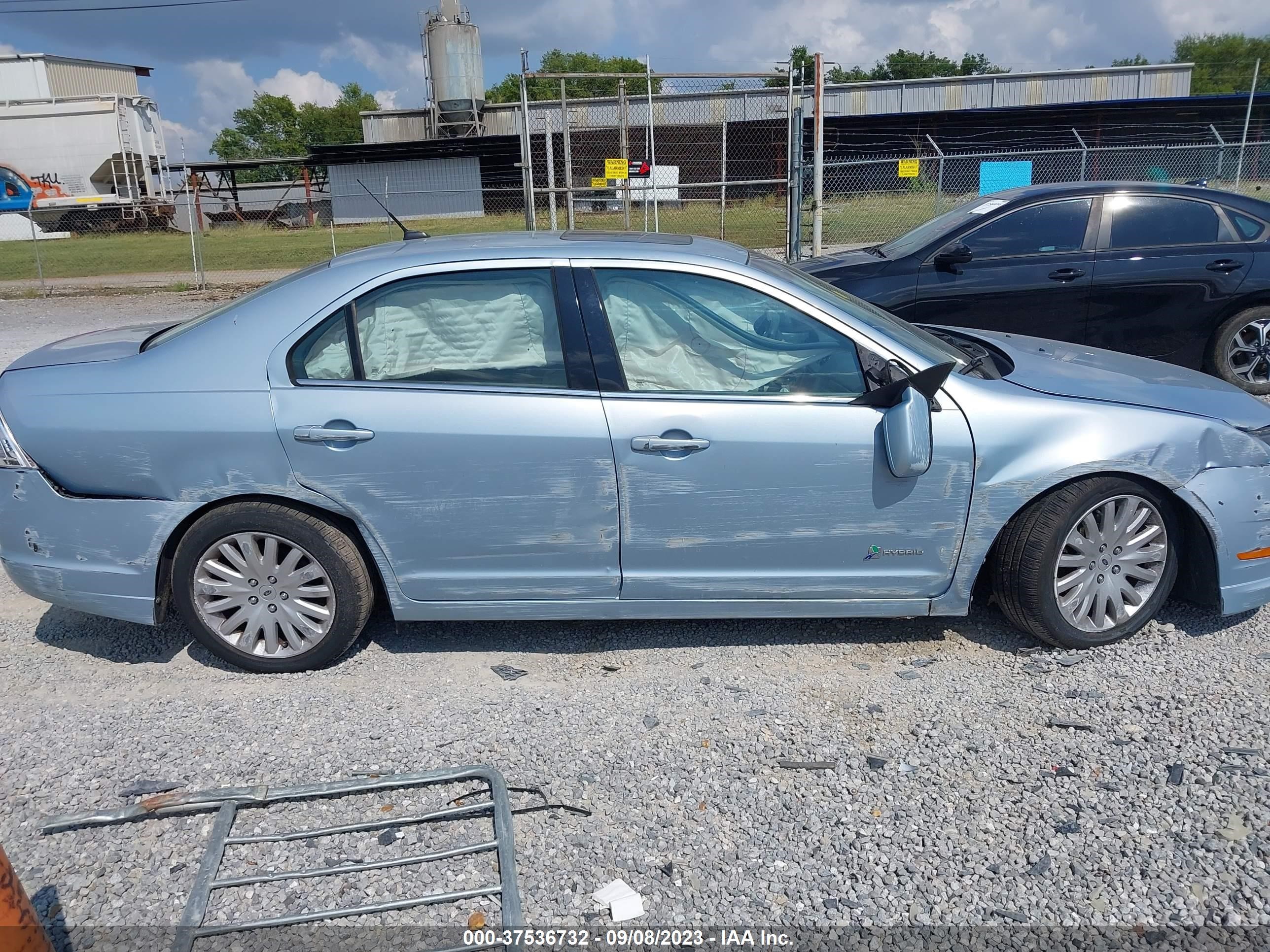 Photo 12 VIN: 3FADP0L32BR300683 - FORD FUSION 