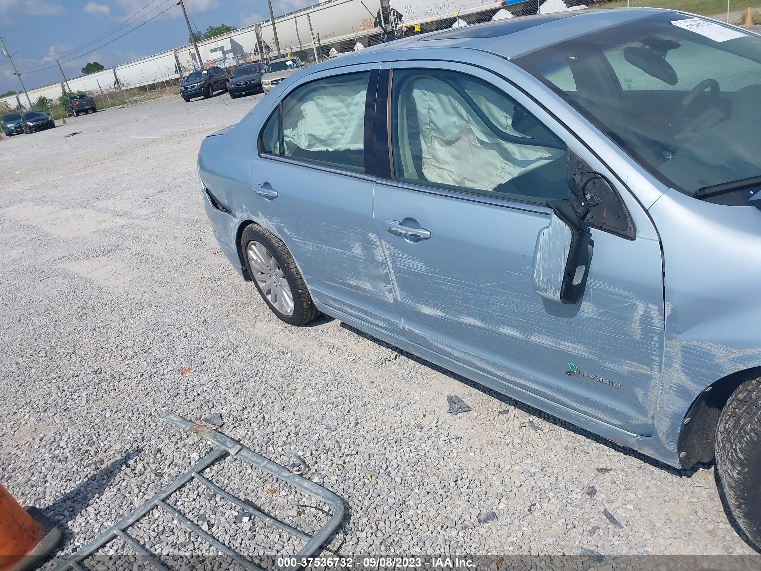 Photo 5 VIN: 3FADP0L32BR300683 - FORD FUSION 