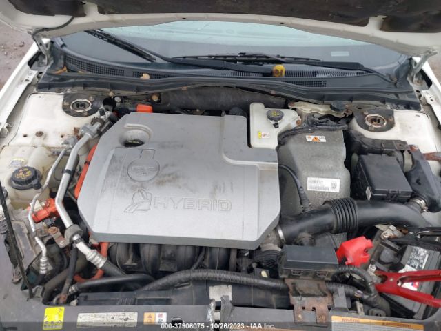 Photo 9 VIN: 3FADP0L33AR170623 - FORD FUSION 