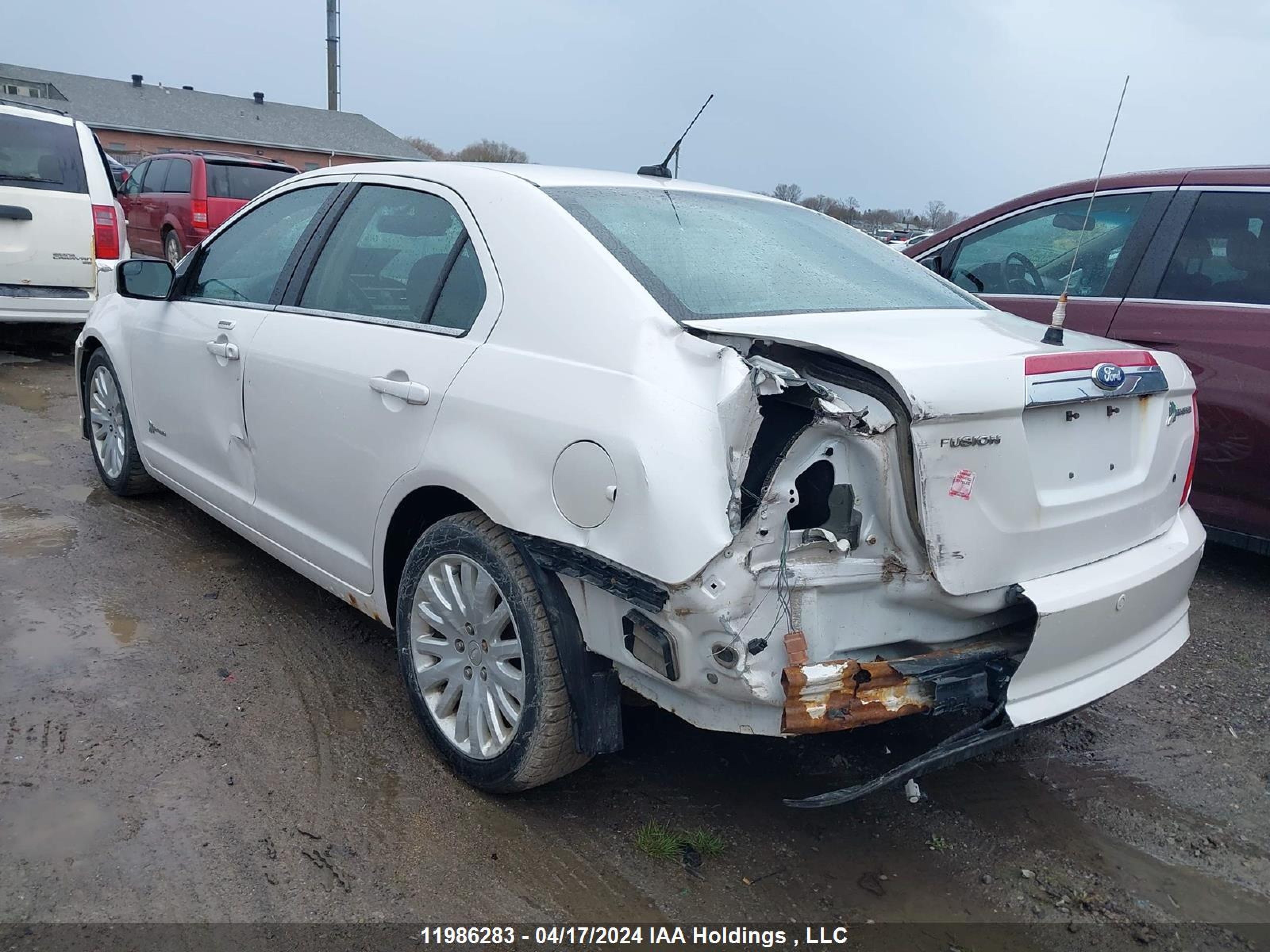 Photo 2 VIN: 3FADP0L33BR248352 - FORD FUSION 