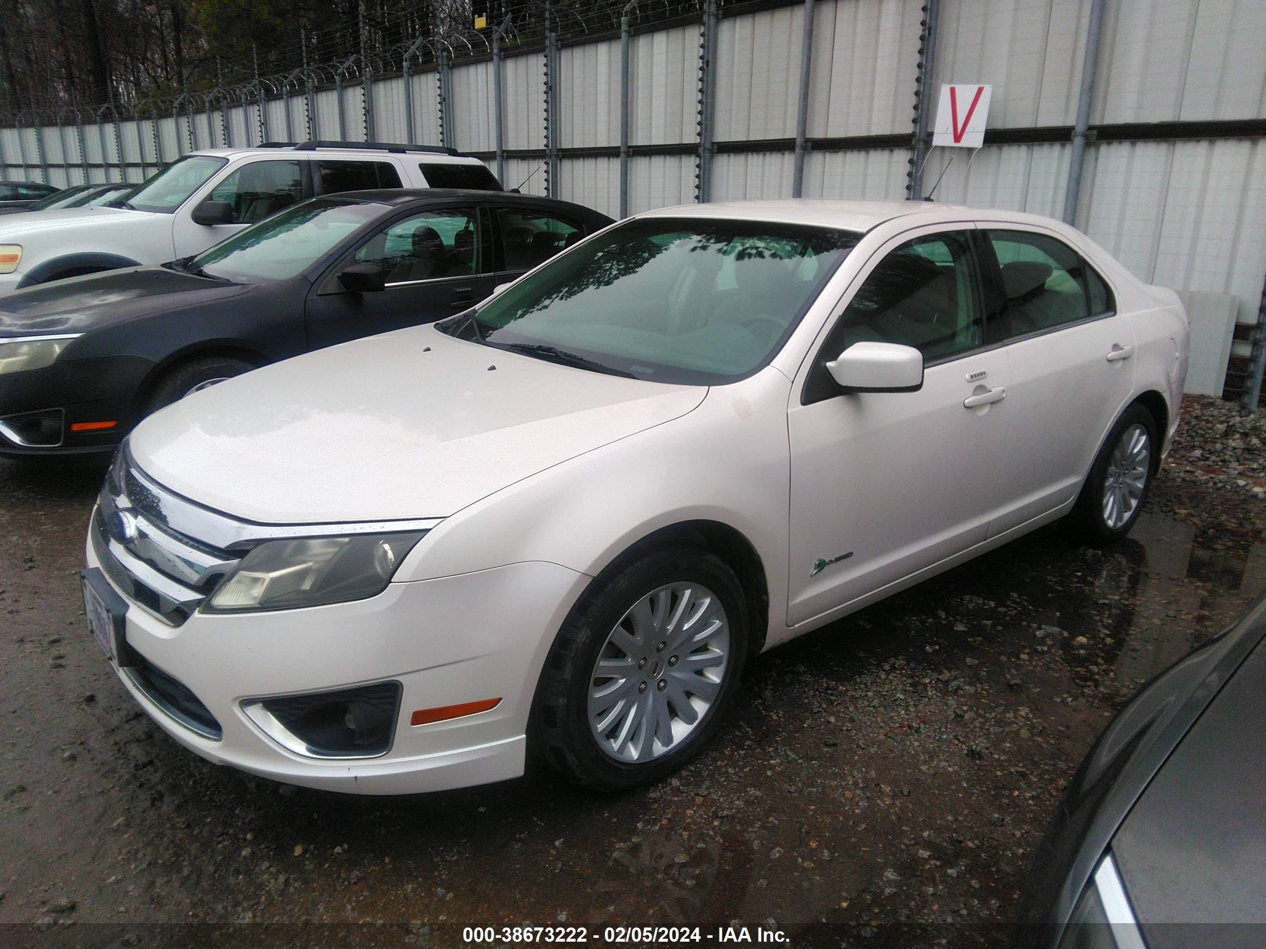 Photo 1 VIN: 3FADP0L34AR176754 - FORD FUSION 