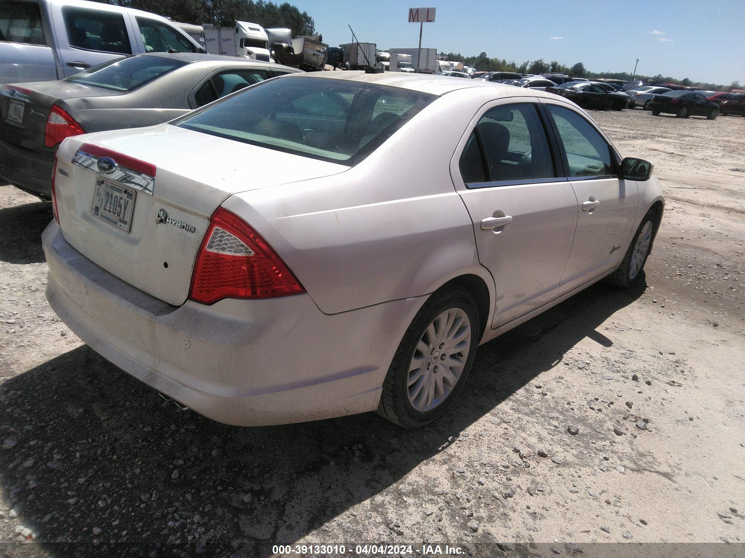 Photo 3 VIN: 3FADP0L36AR171569 - FORD FUSION 