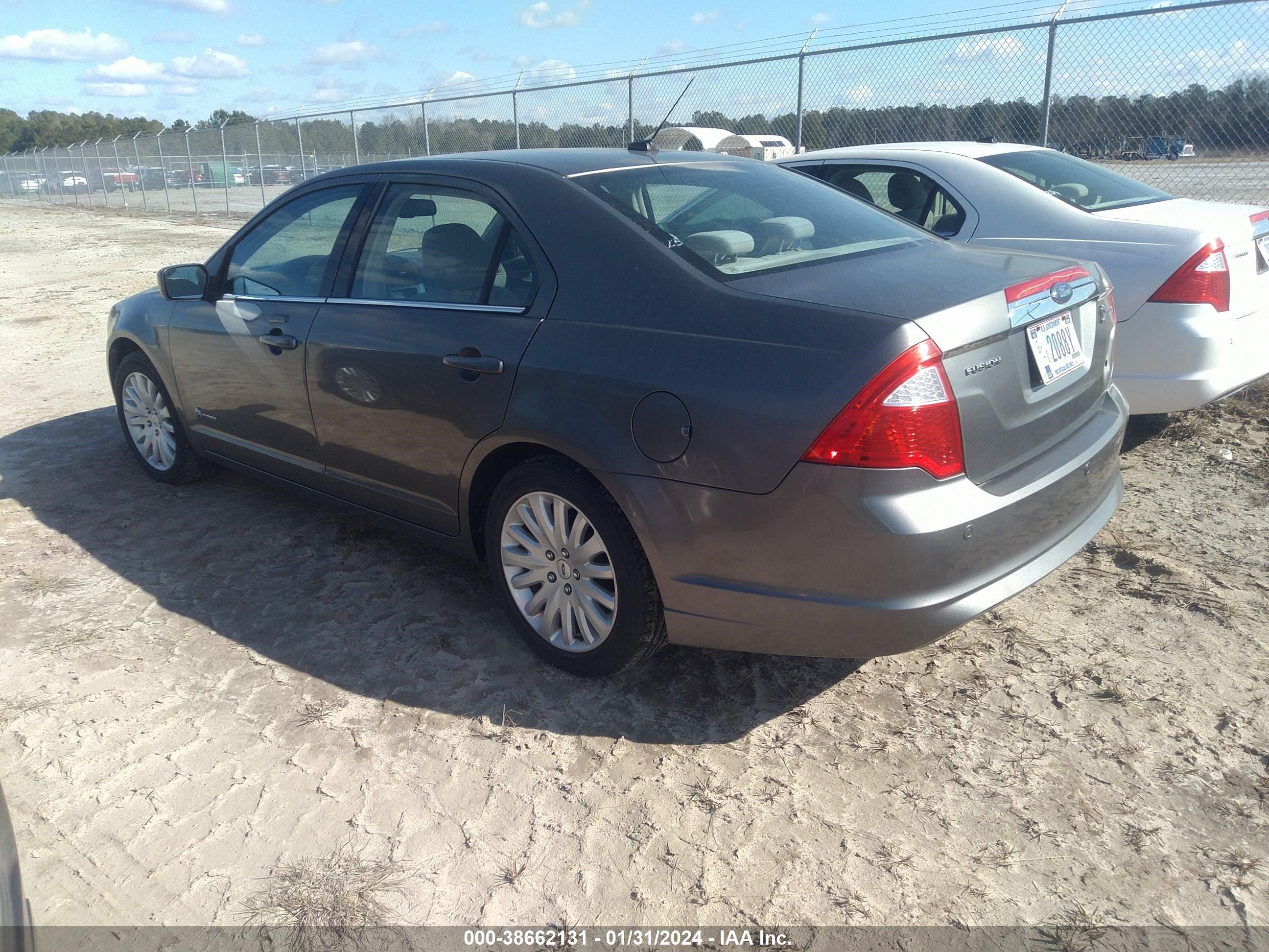 Photo 2 VIN: 3FADP0L36AR176724 - FORD FUSION 