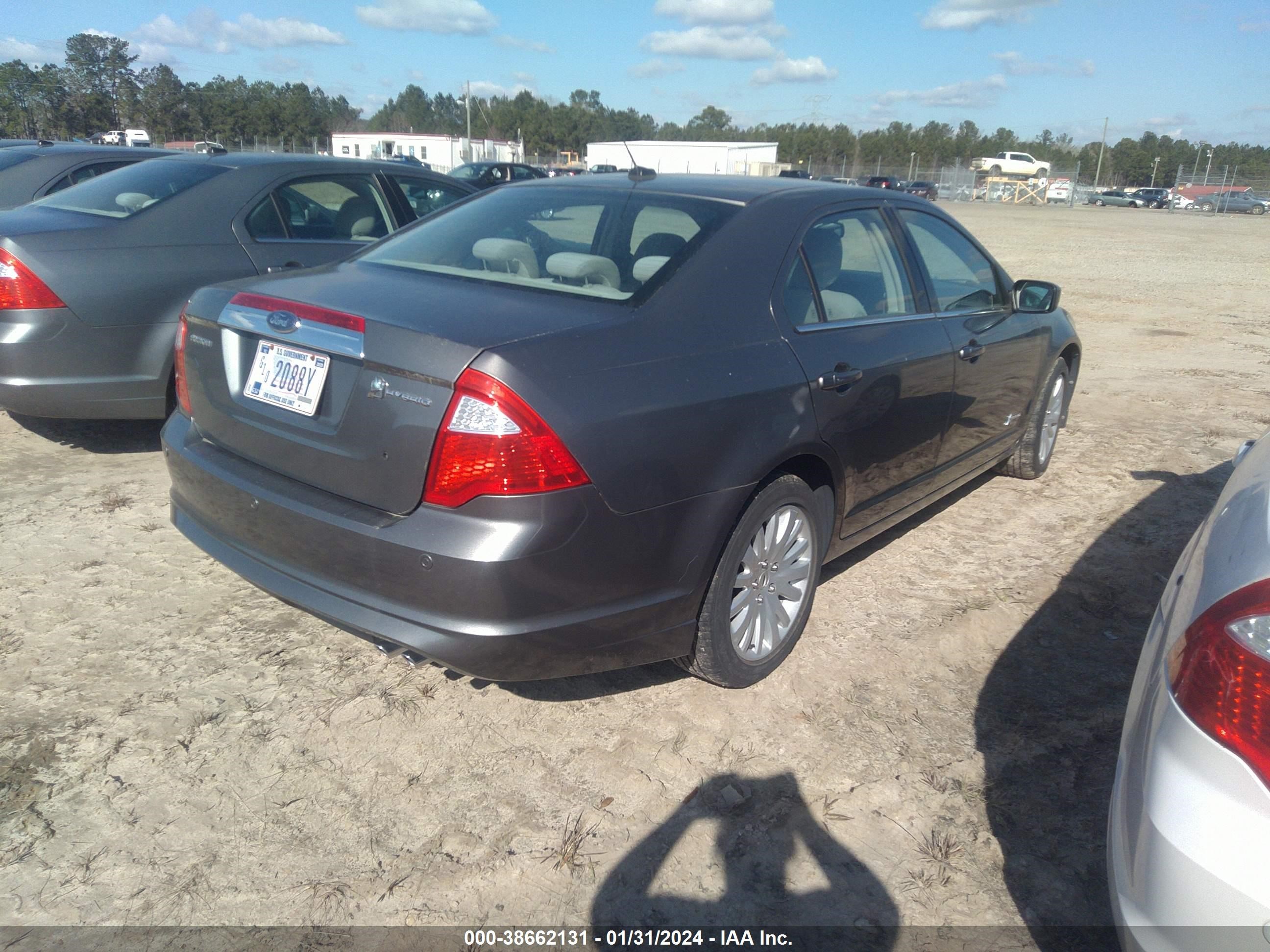 Photo 3 VIN: 3FADP0L36AR176724 - FORD FUSION 