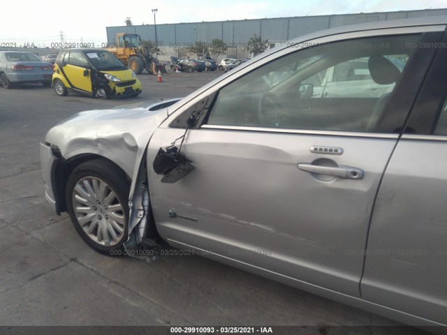 Photo 5 VIN: 3FADP0L37AR220939 - FORD FUSION 