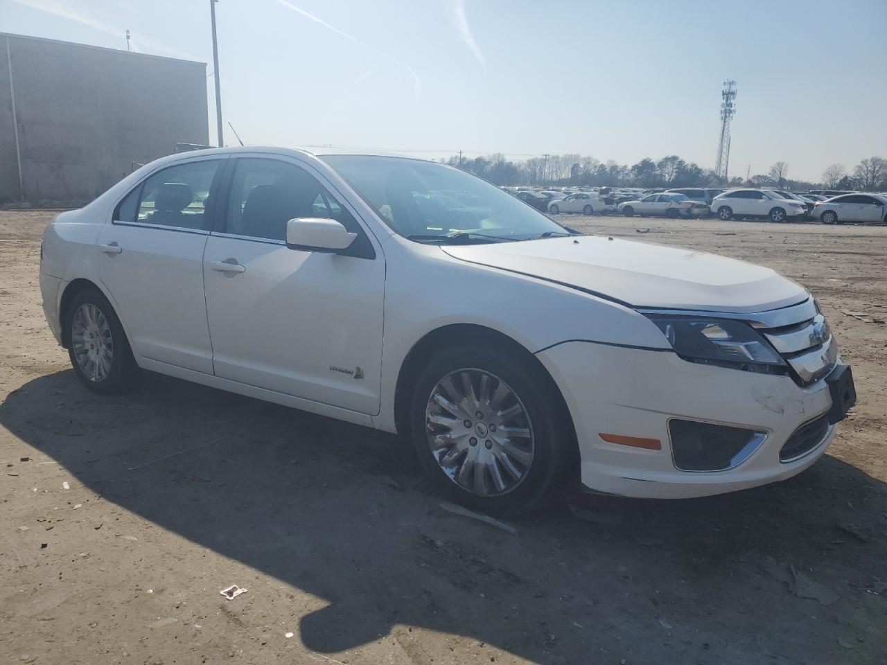 Photo 3 VIN: 3FADP0L37BR207657 - FORD FUSION 