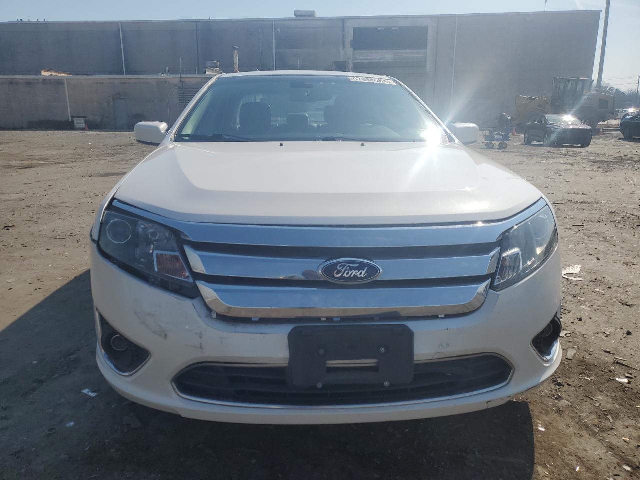 Photo 4 VIN: 3FADP0L37BR207657 - FORD FUSION 