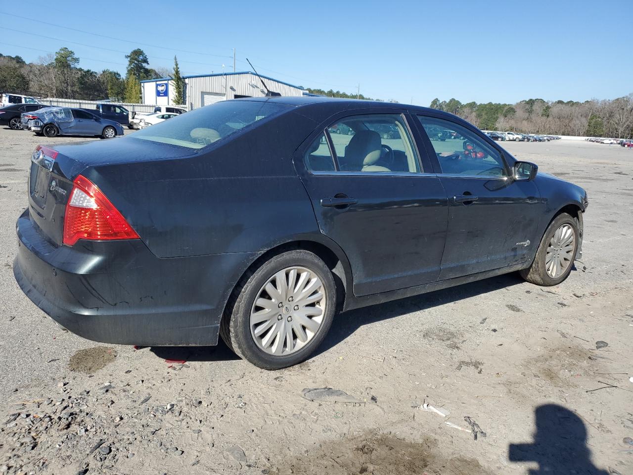 Photo 2 VIN: 3FADP0L38AR317373 - FORD FUSION 