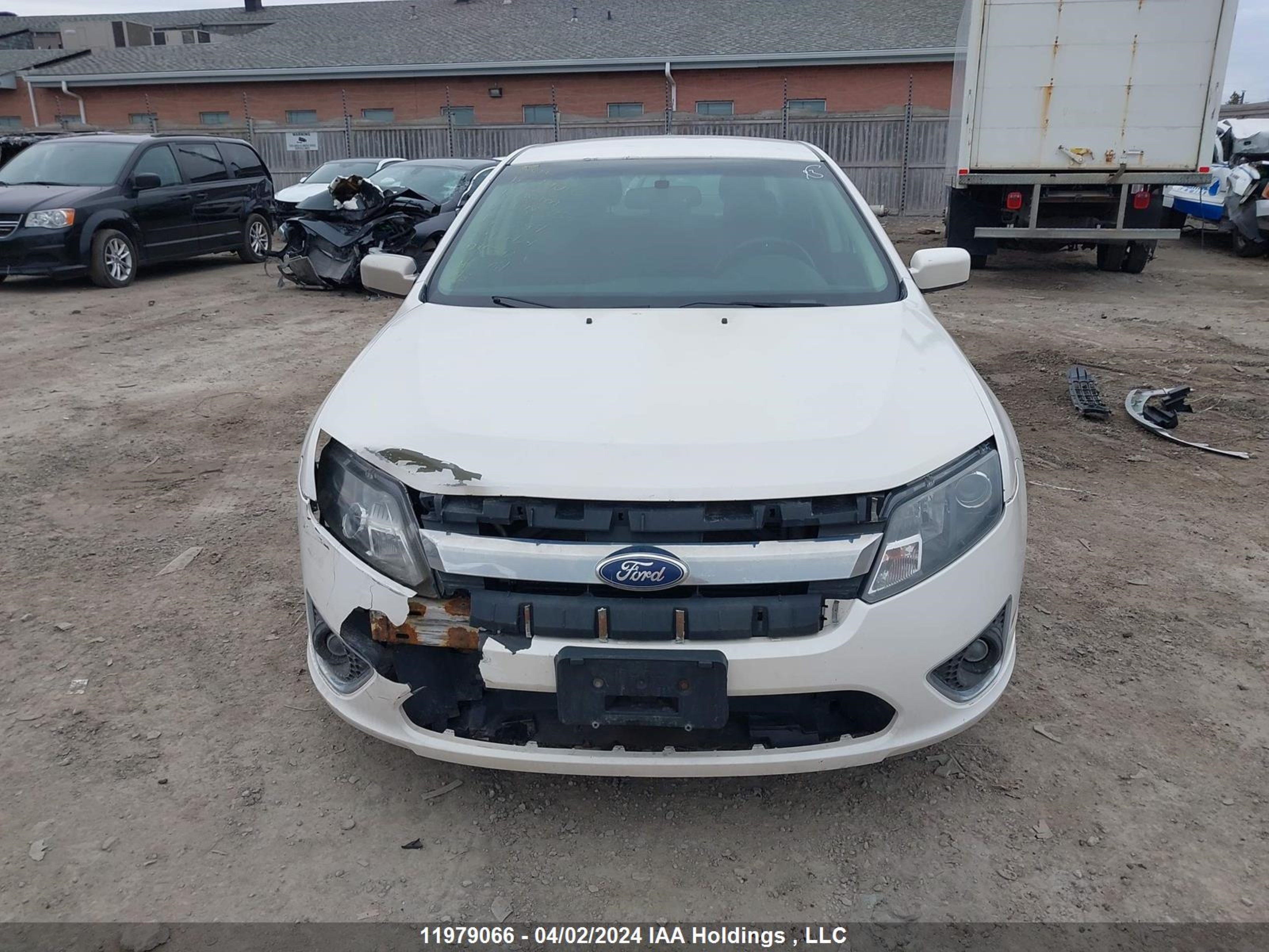 Photo 12 VIN: 3FADP0L39BR248355 - FORD FUSION 