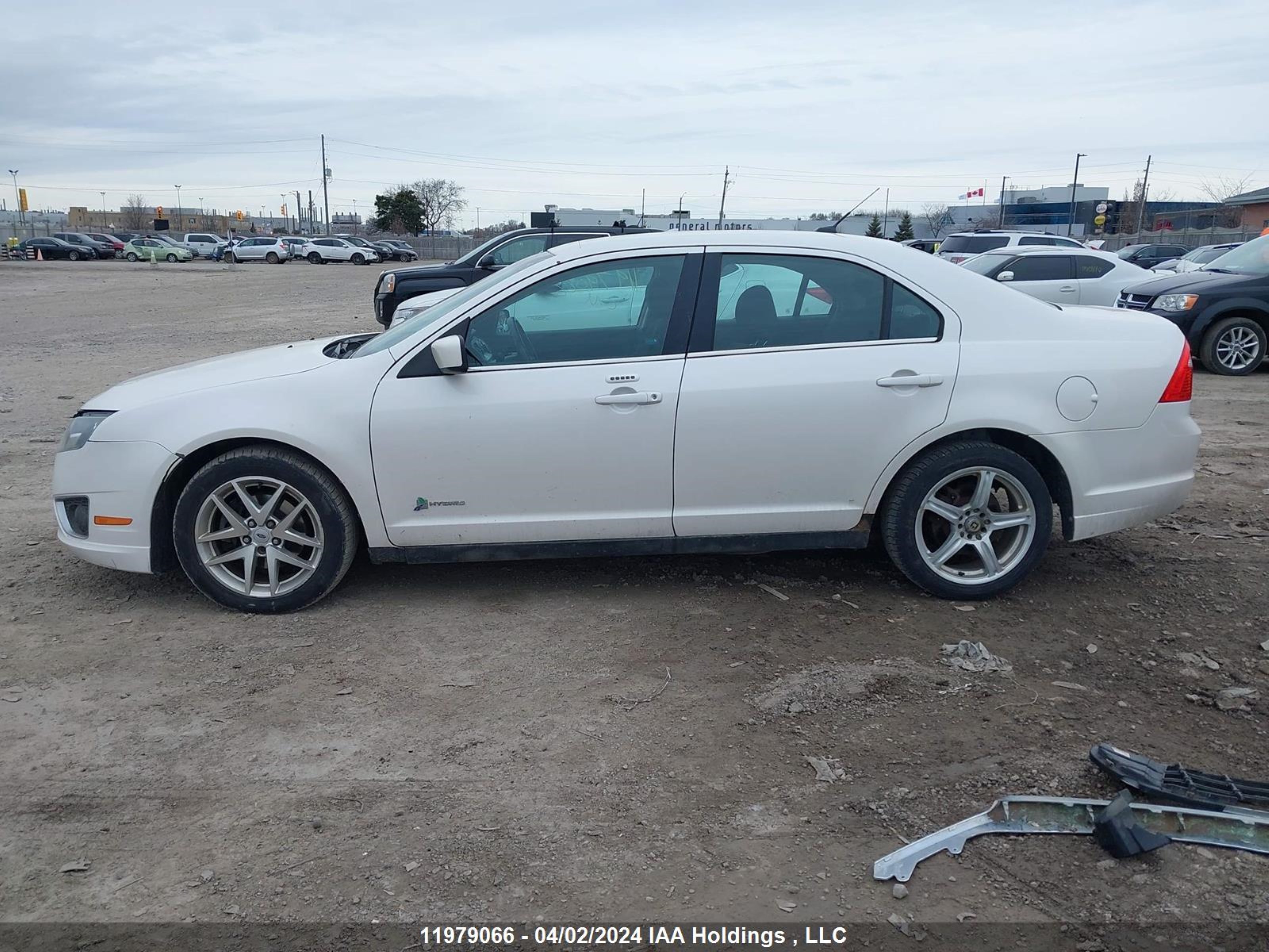 Photo 14 VIN: 3FADP0L39BR248355 - FORD FUSION 