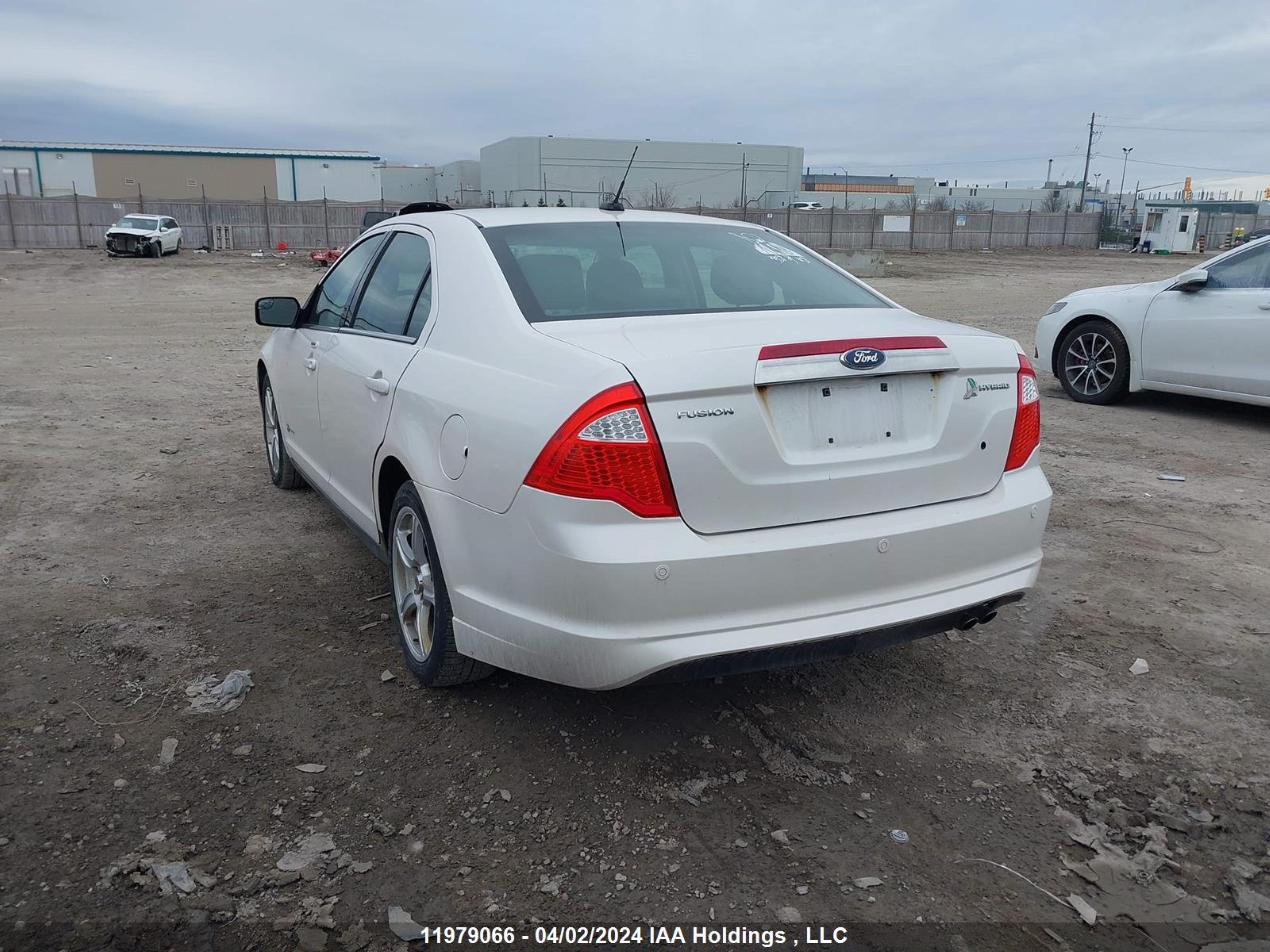 Photo 2 VIN: 3FADP0L39BR248355 - FORD FUSION 