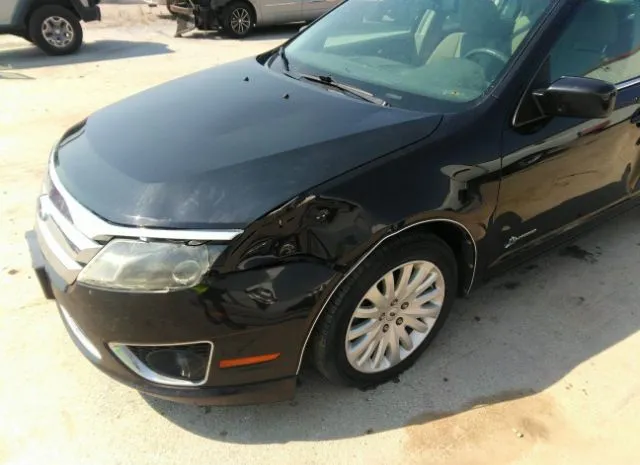 Photo 5 VIN: 3FADP0L3XAR104330 - FORD FUSION 