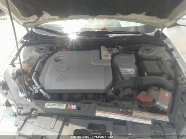 Photo 9 VIN: 3FADP0L3XAR152345 - FORD FUSION 