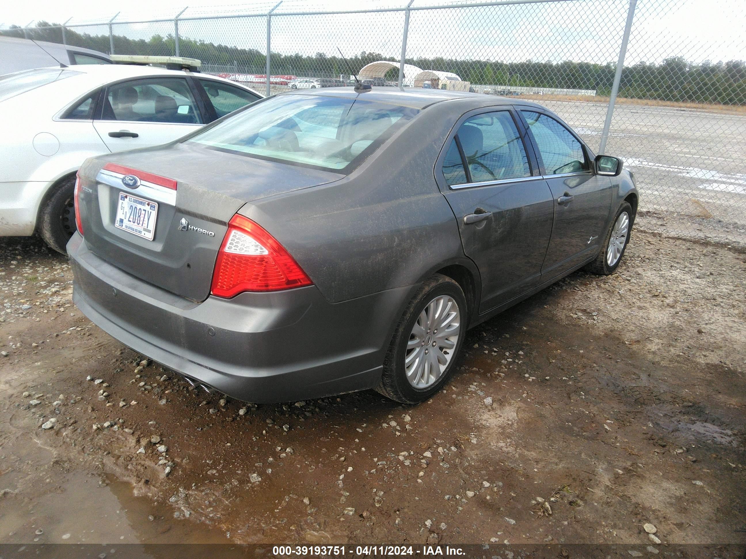 Photo 3 VIN: 3FADP0L3XAR171574 - FORD FUSION 