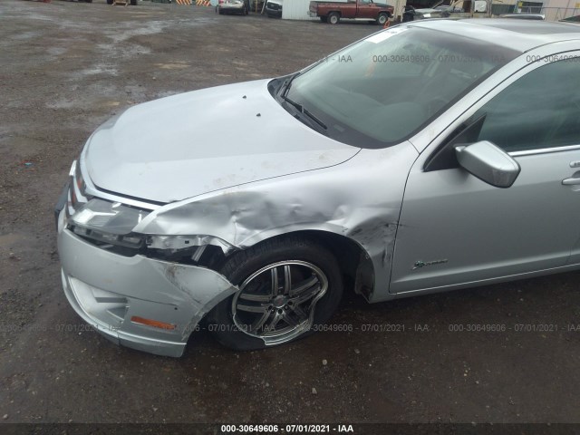 Photo 5 VIN: 3FADP0L3XAR284585 - FORD FUSION 