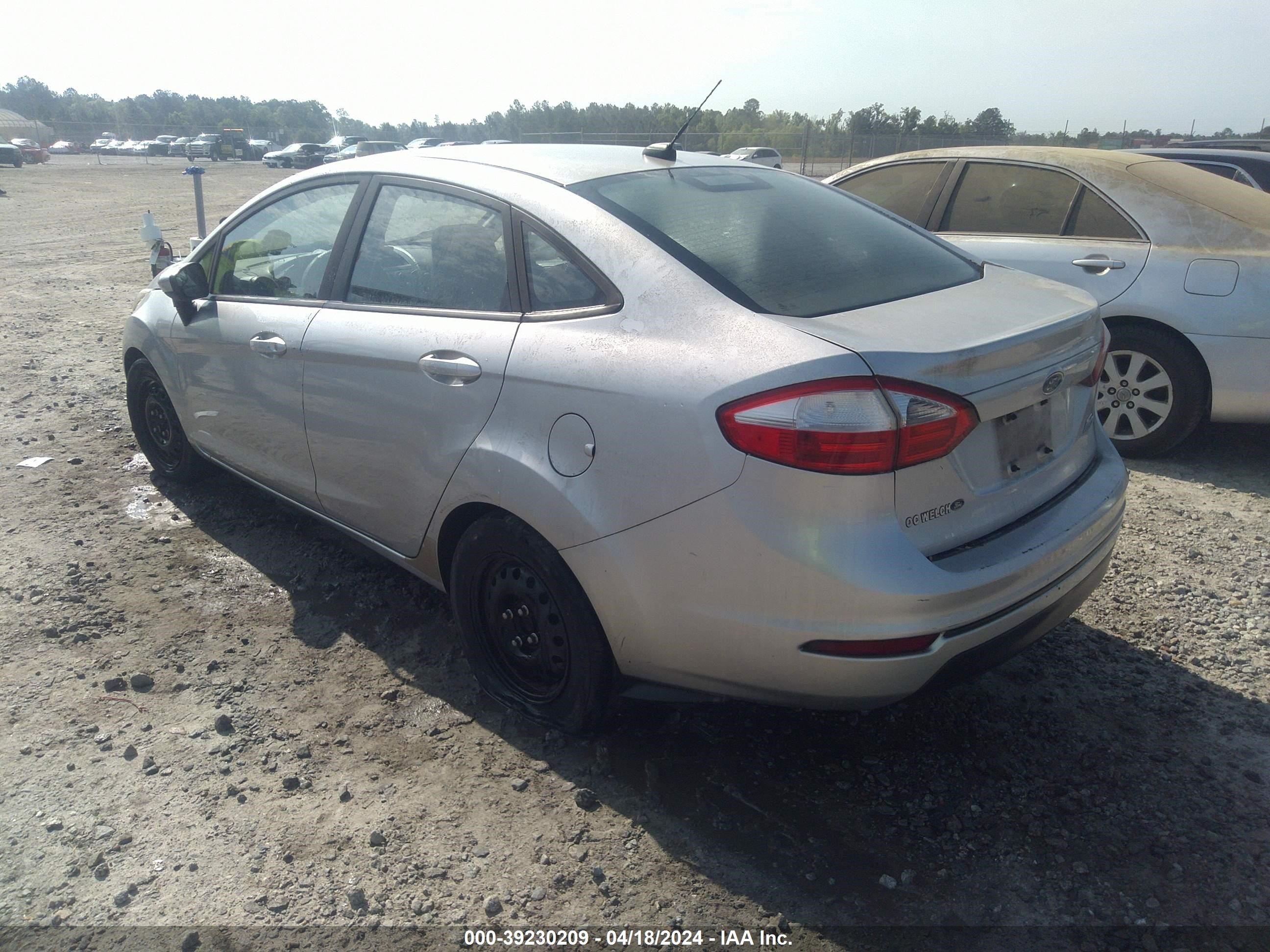 Photo 2 VIN: 3FADP4AJ1FM132465 - FORD FIESTA 