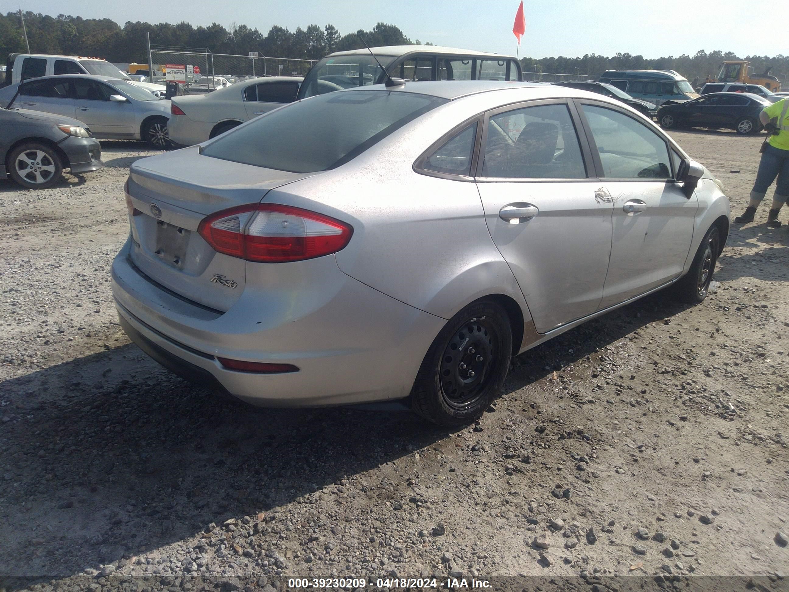 Photo 3 VIN: 3FADP4AJ1FM132465 - FORD FIESTA 