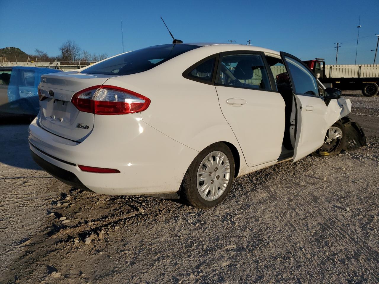 Photo 2 VIN: 3FADP4AJ8KM104589 - FORD FIESTA 