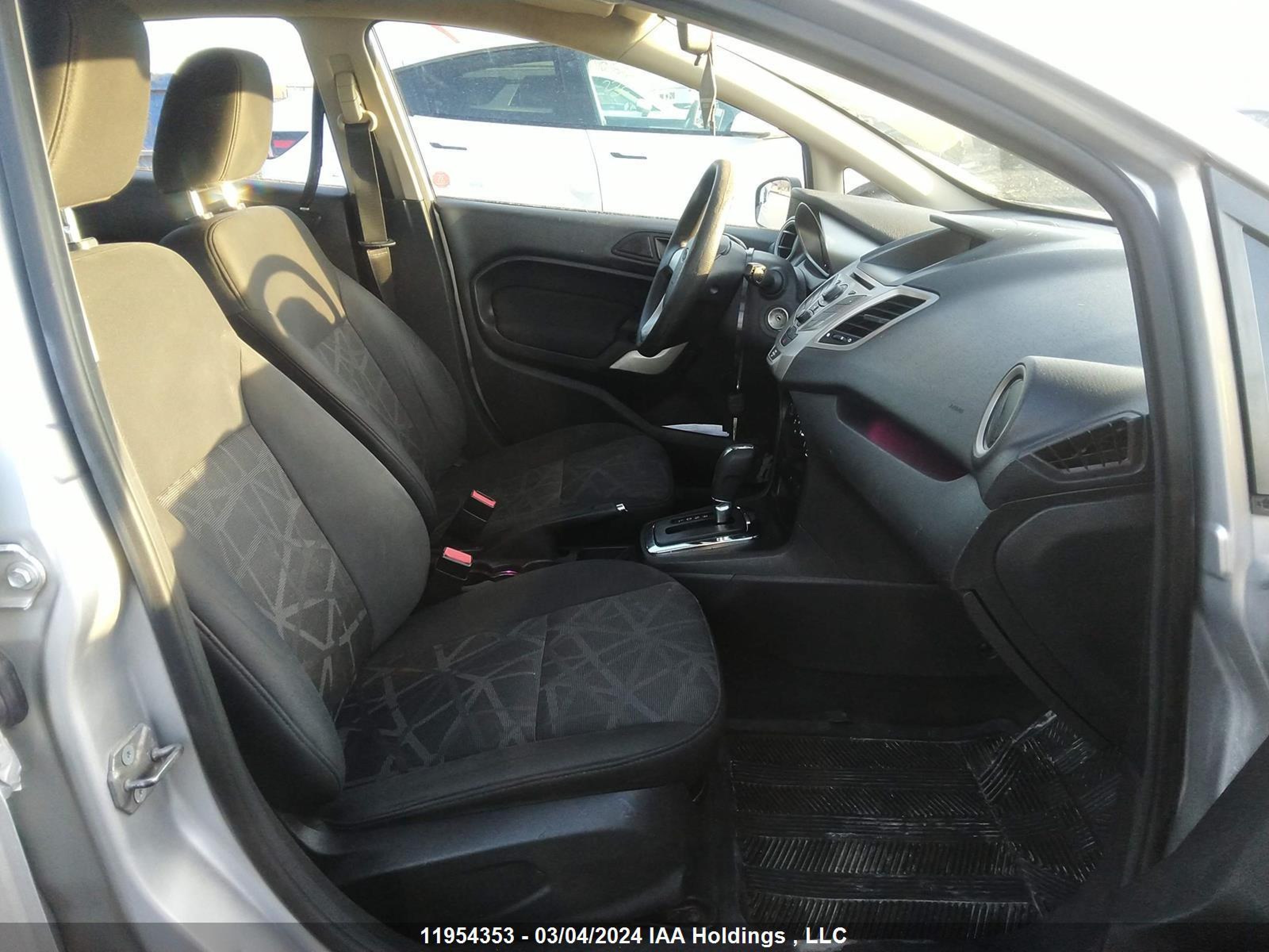 Photo 4 VIN: 3FADP4BJ1BM183098 - FORD FIESTA 