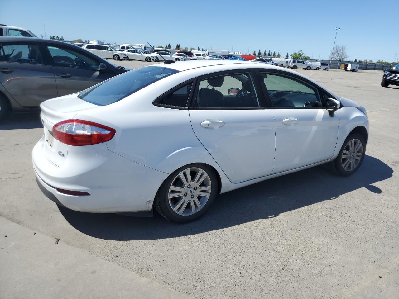 Photo 2 VIN: 3FADP4BJ8KM105174 - FORD FIESTA 