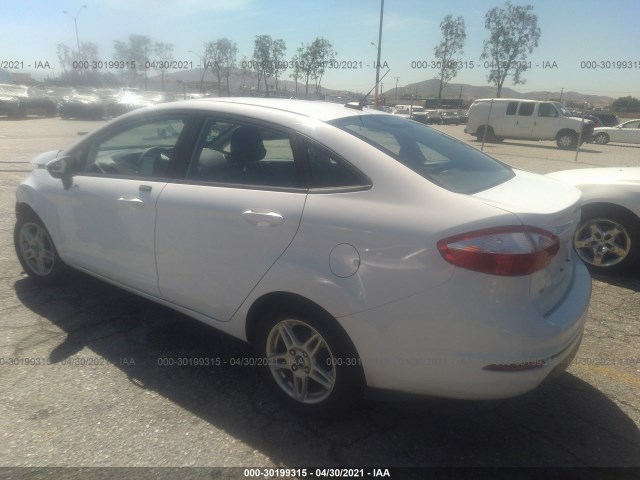 Photo 2 VIN: 3FADP4BJXHM147595 - FORD FIESTA 