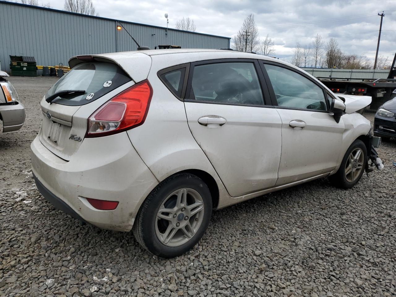 Photo 2 VIN: 3FADP4EJ2JM117511 - FORD FIESTA 