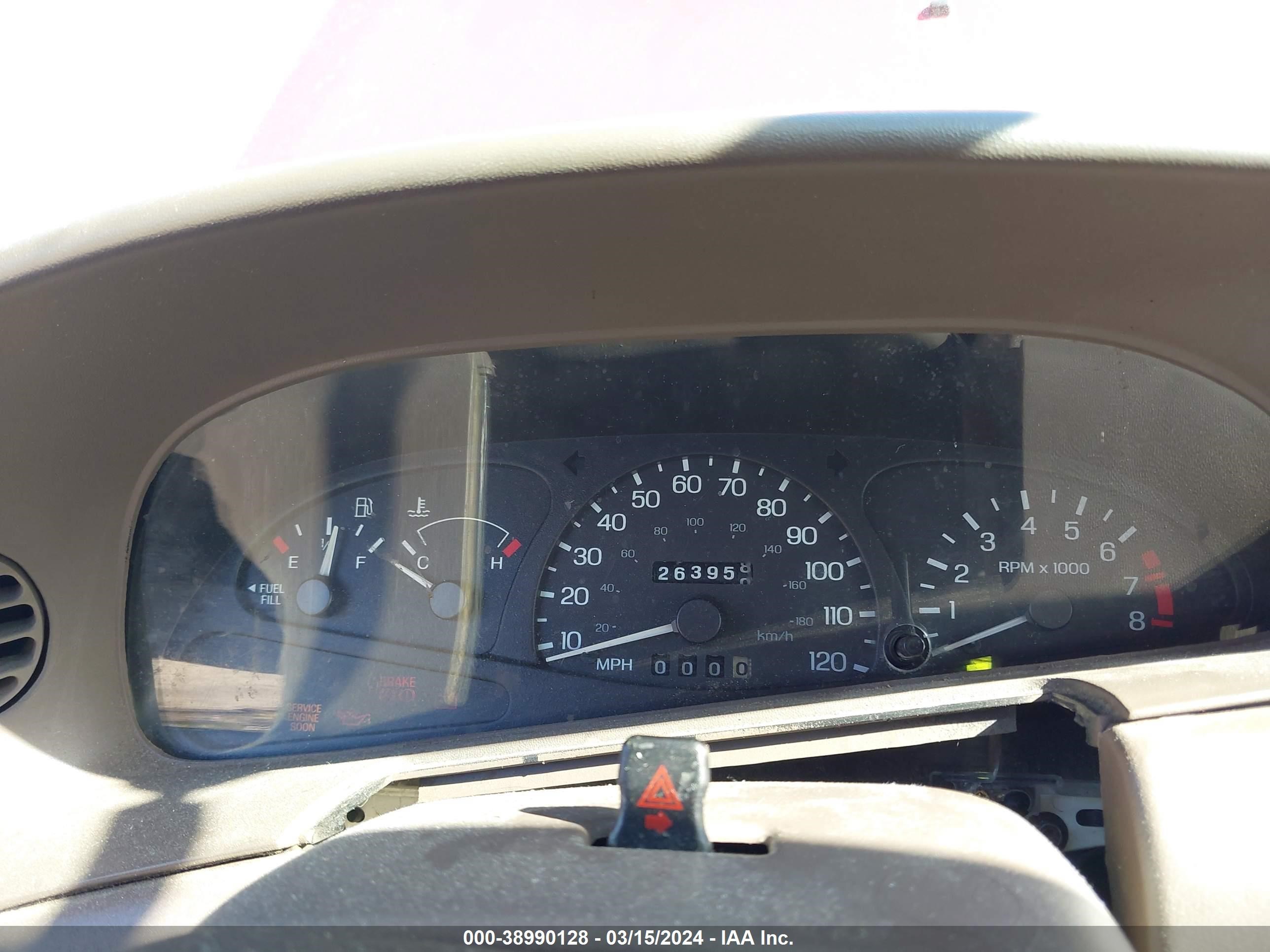 Photo 6 VIN: 3FAFP11372R142018 - FORD ESCORT 