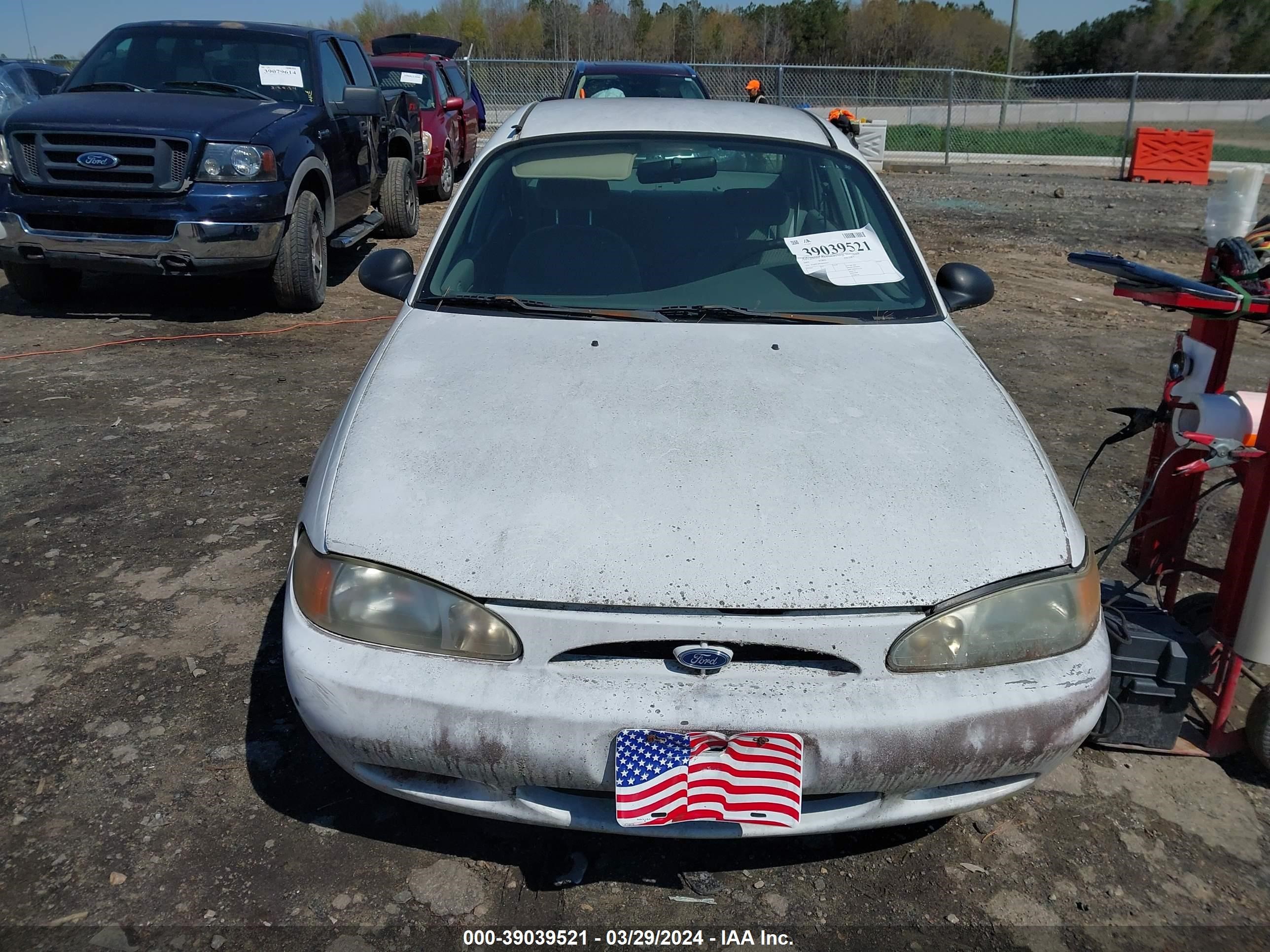 Photo 5 VIN: 3FAFP13P91R245617 - FORD ESCORT 