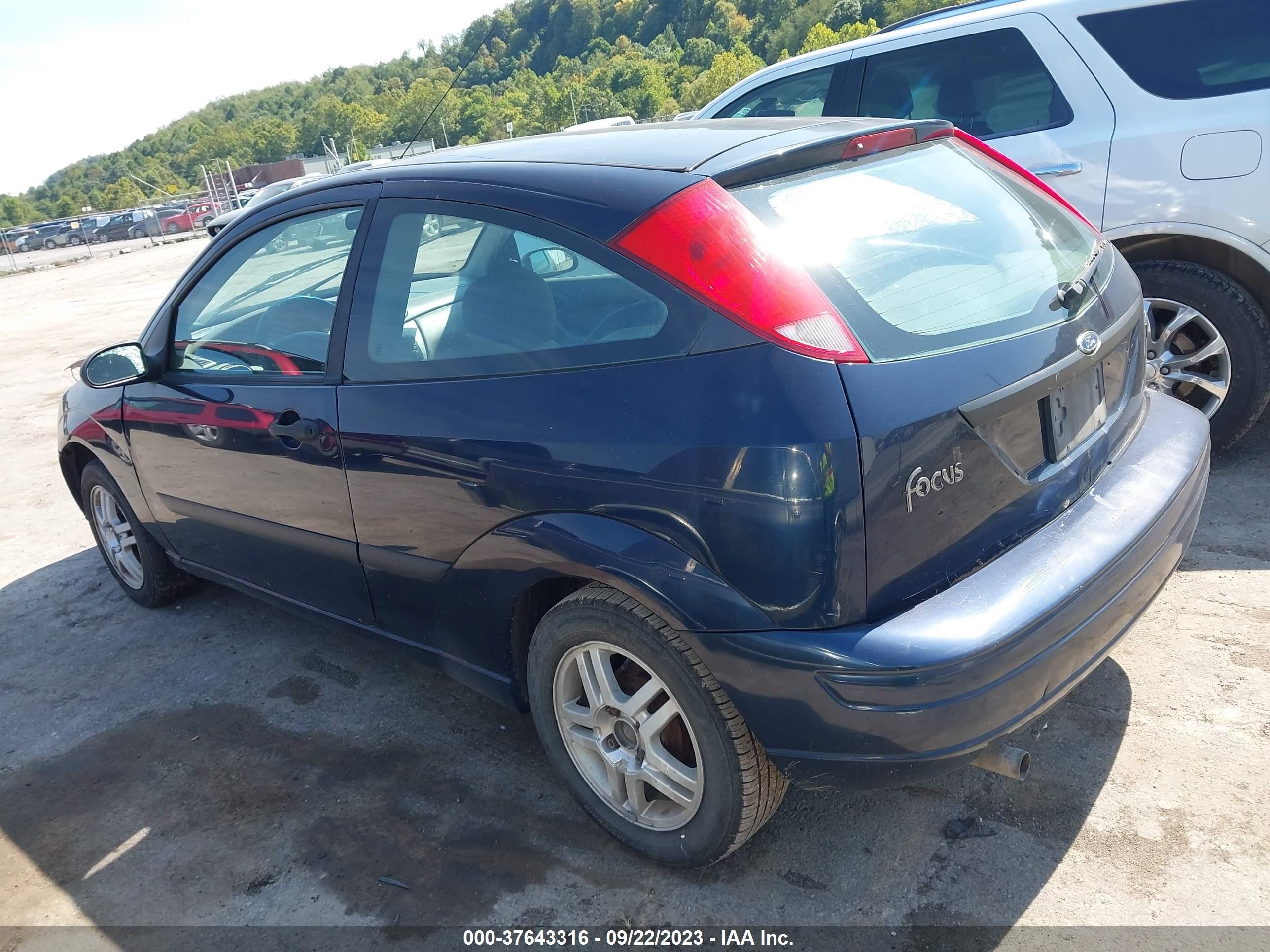 Photo 2 VIN: 3FAFP31323R117721 - FORD FOCUS 