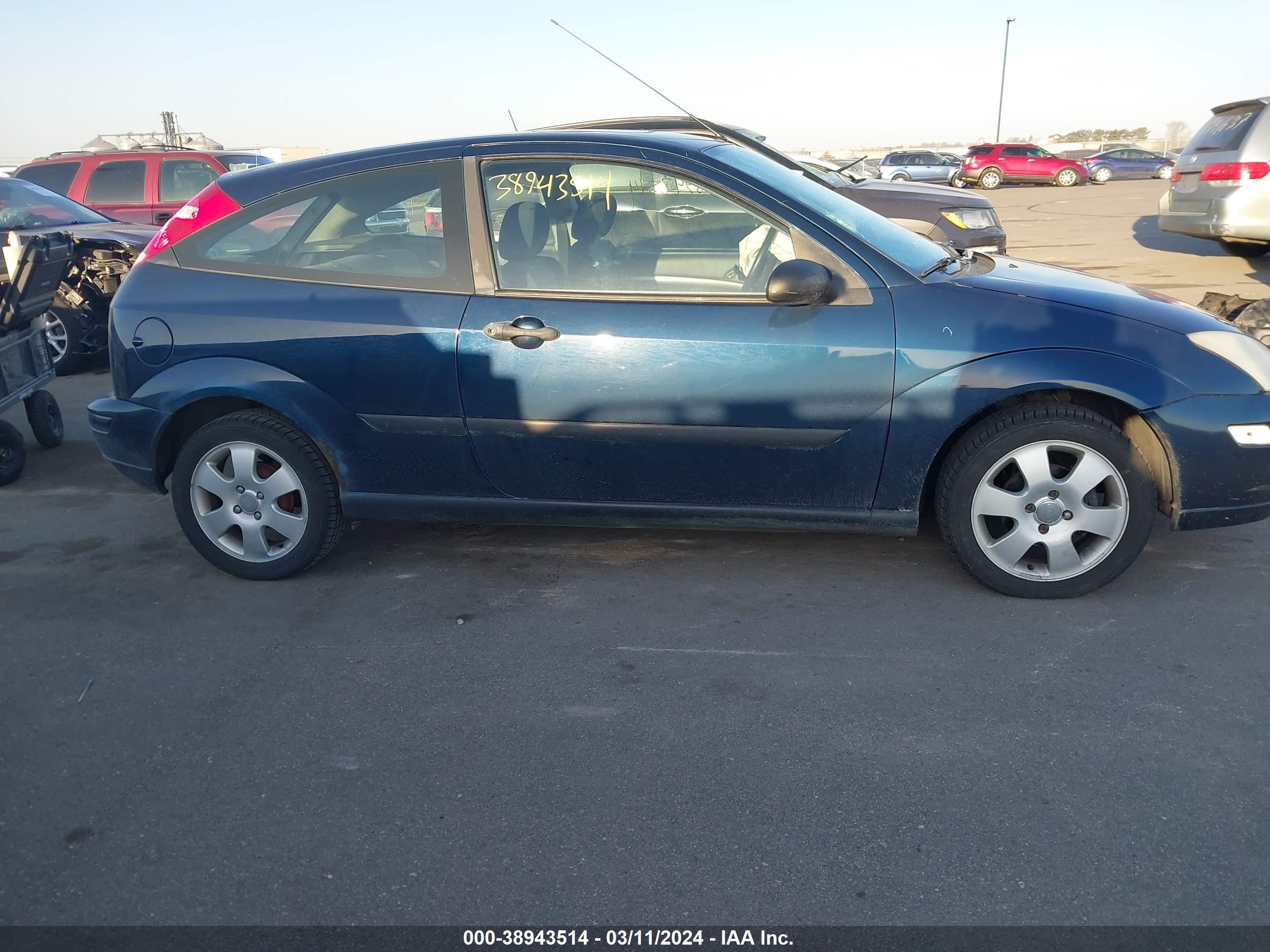 Photo 12 VIN: 3FAFP31381R139235 - FORD FOCUS 