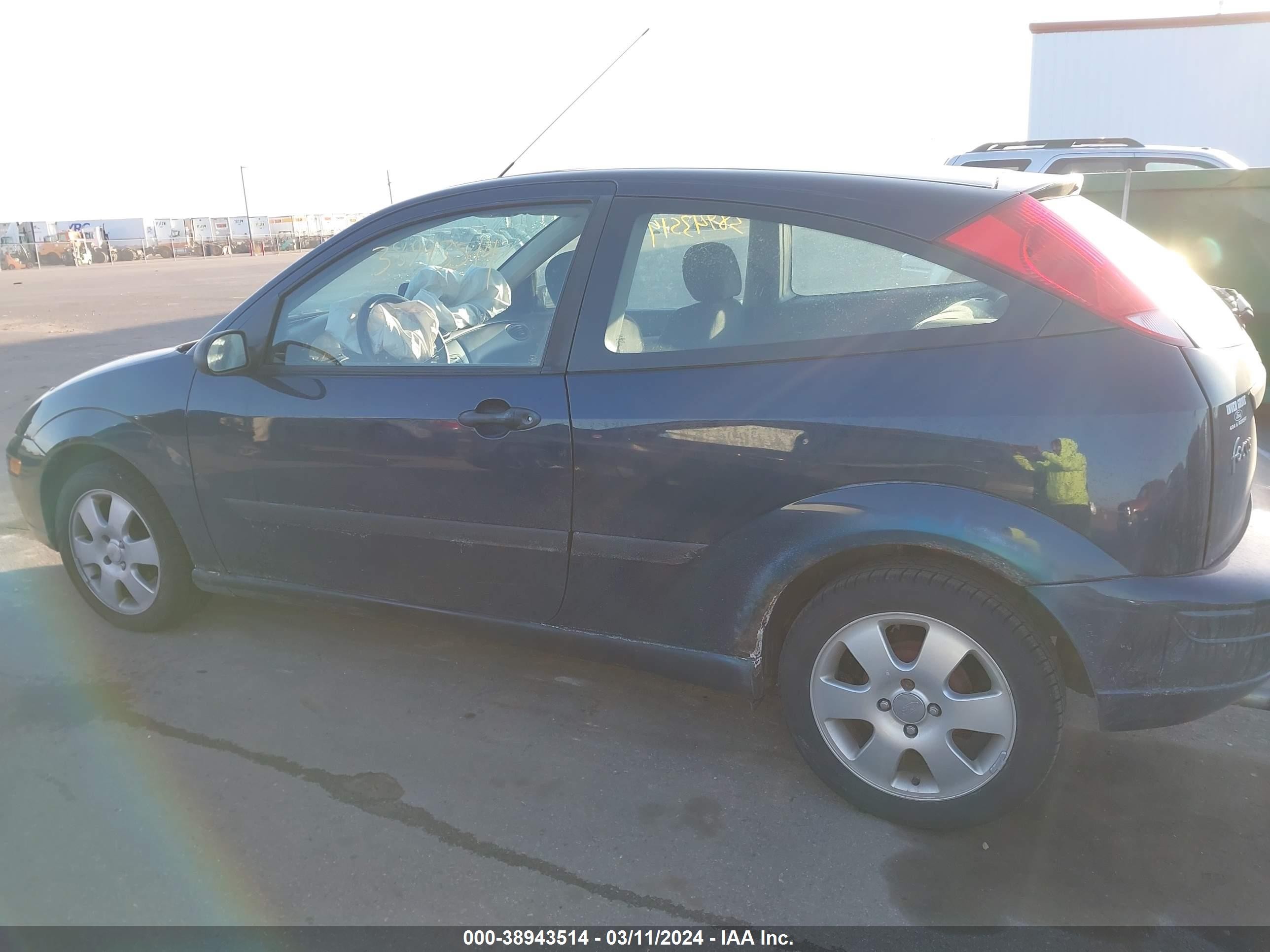 Photo 13 VIN: 3FAFP31381R139235 - FORD FOCUS 